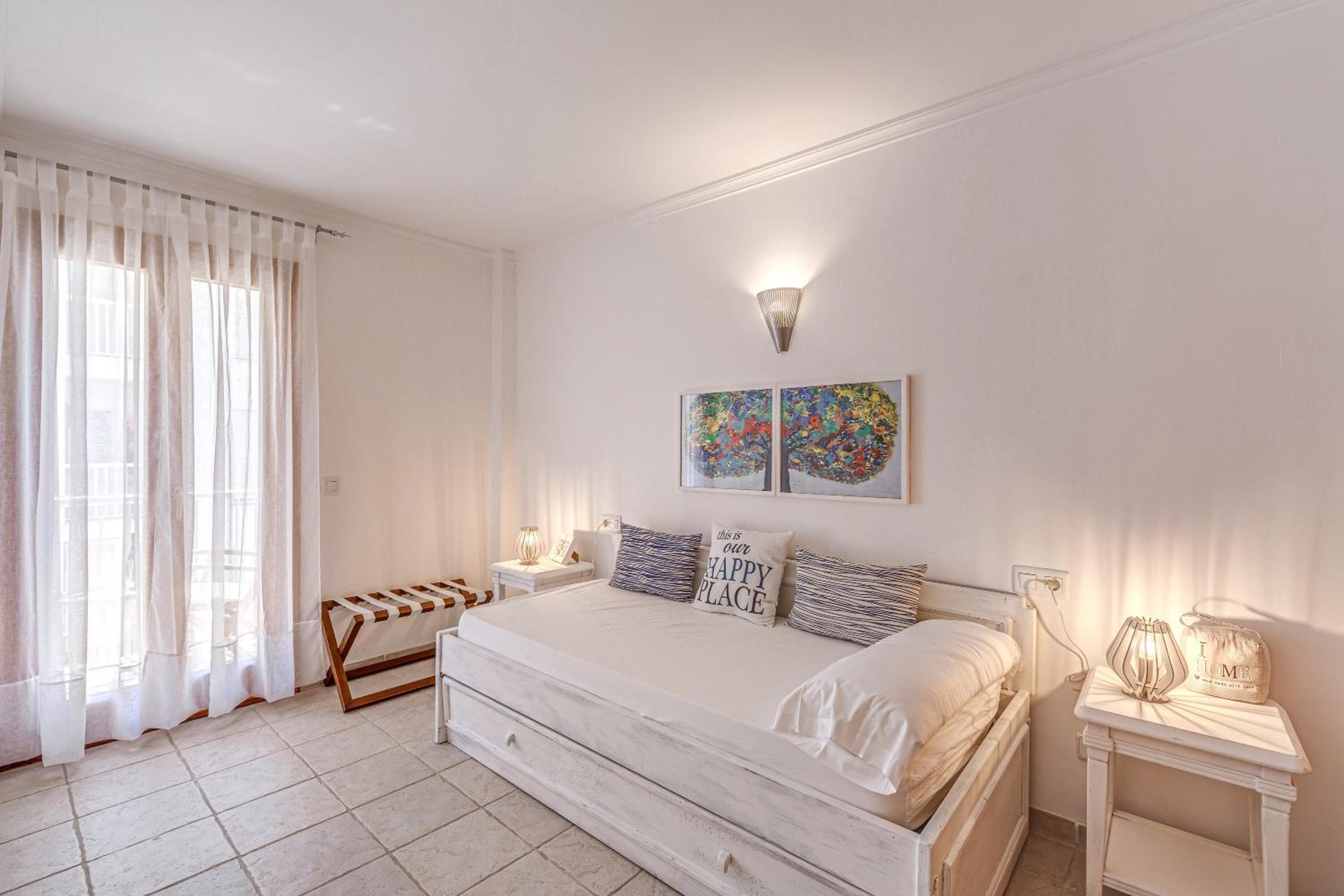 Two-Bedroom Deluxe Apartment with Ocean View photo 2