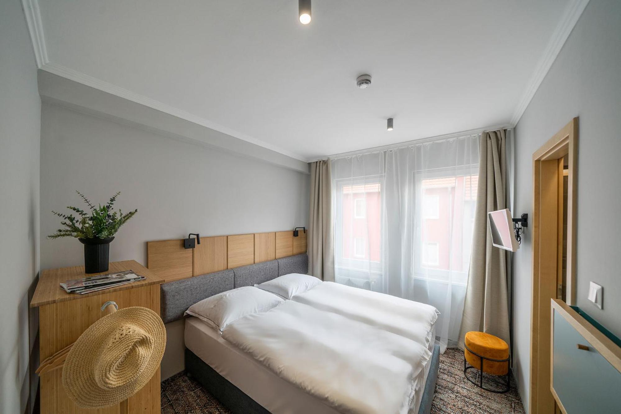 Double Room - Photo 2