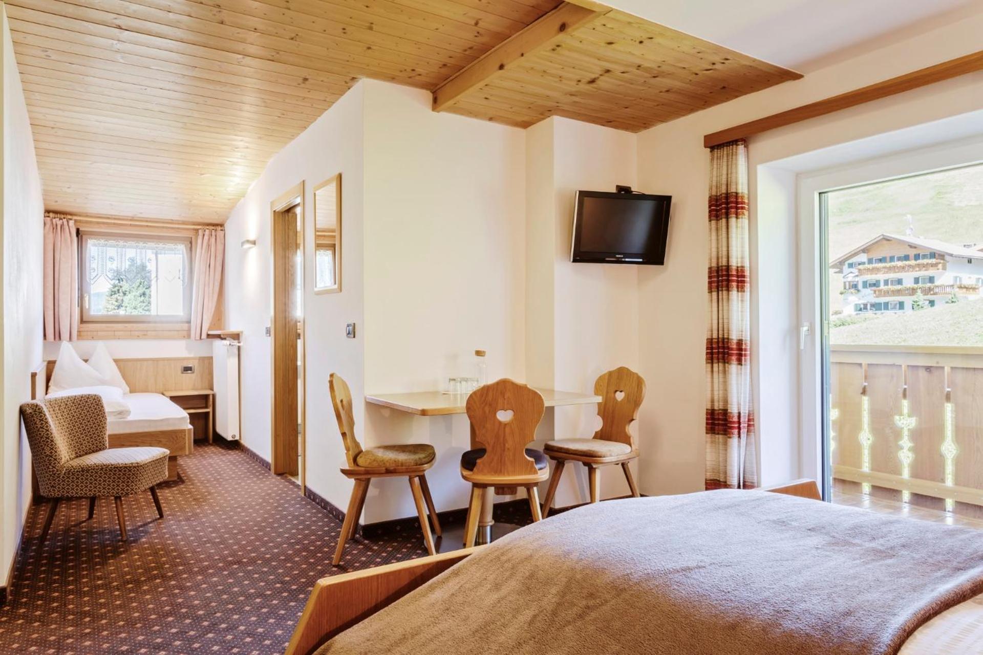 Basic Triple Room photo 1