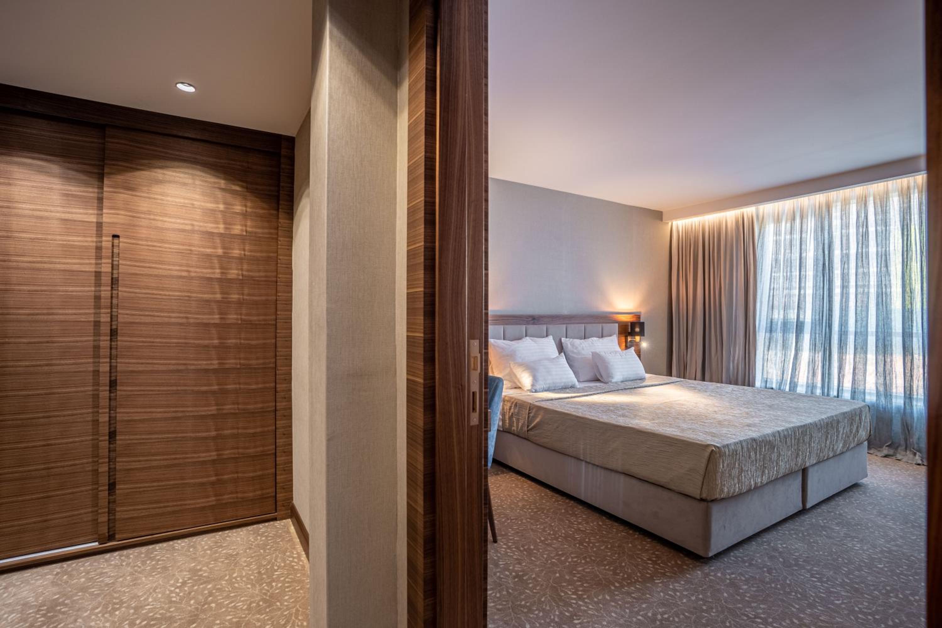 Deluxe Double or Twin Room - Photo 4