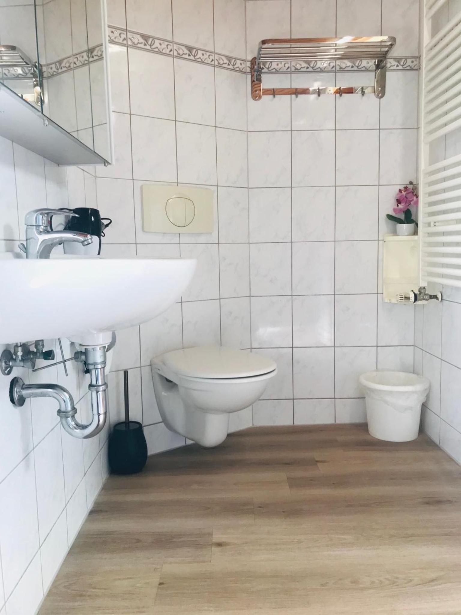 Single Room with Shared Bathroom photo 3