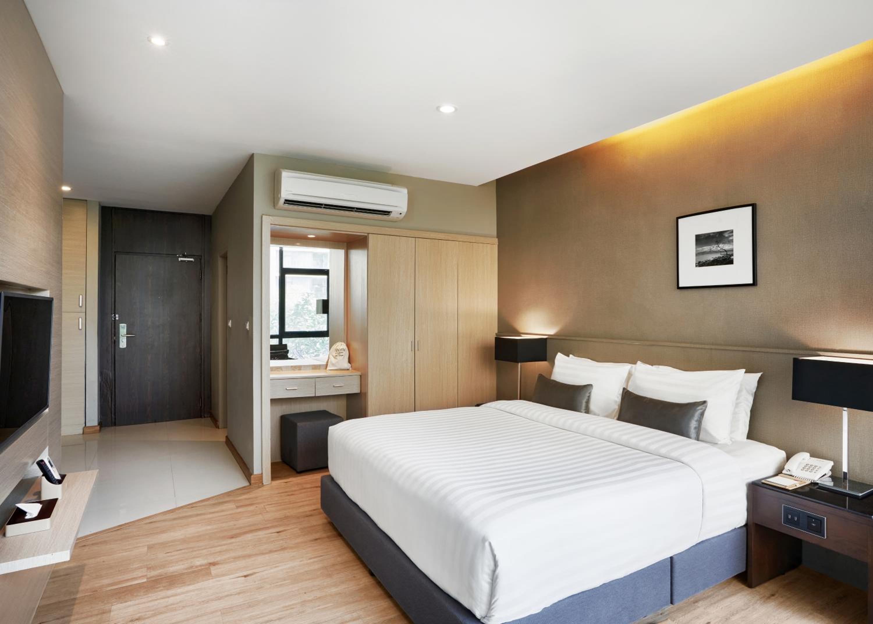 Grand Suite with Double Bed - Photo 15