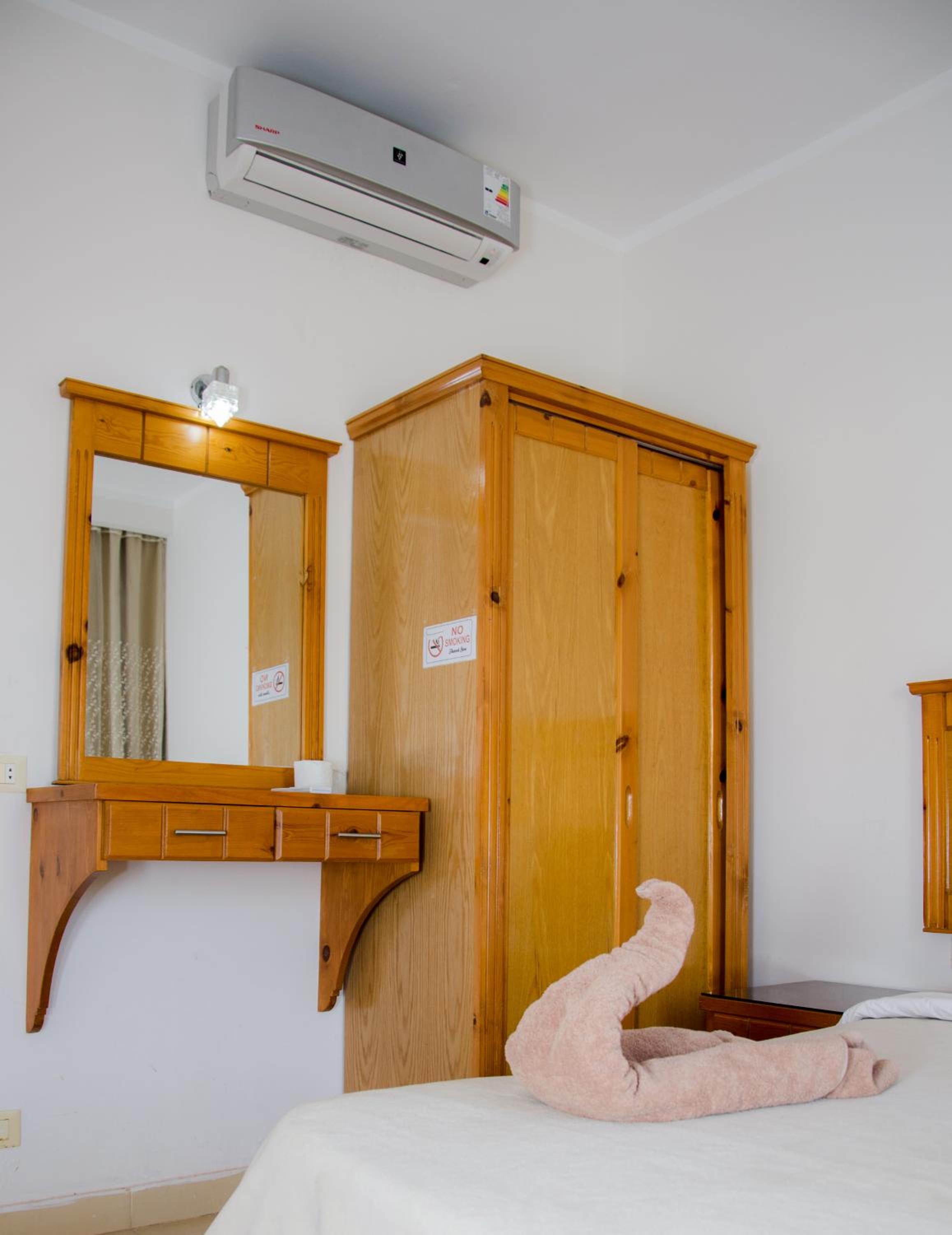 Double Room with Balcony - Photo 12