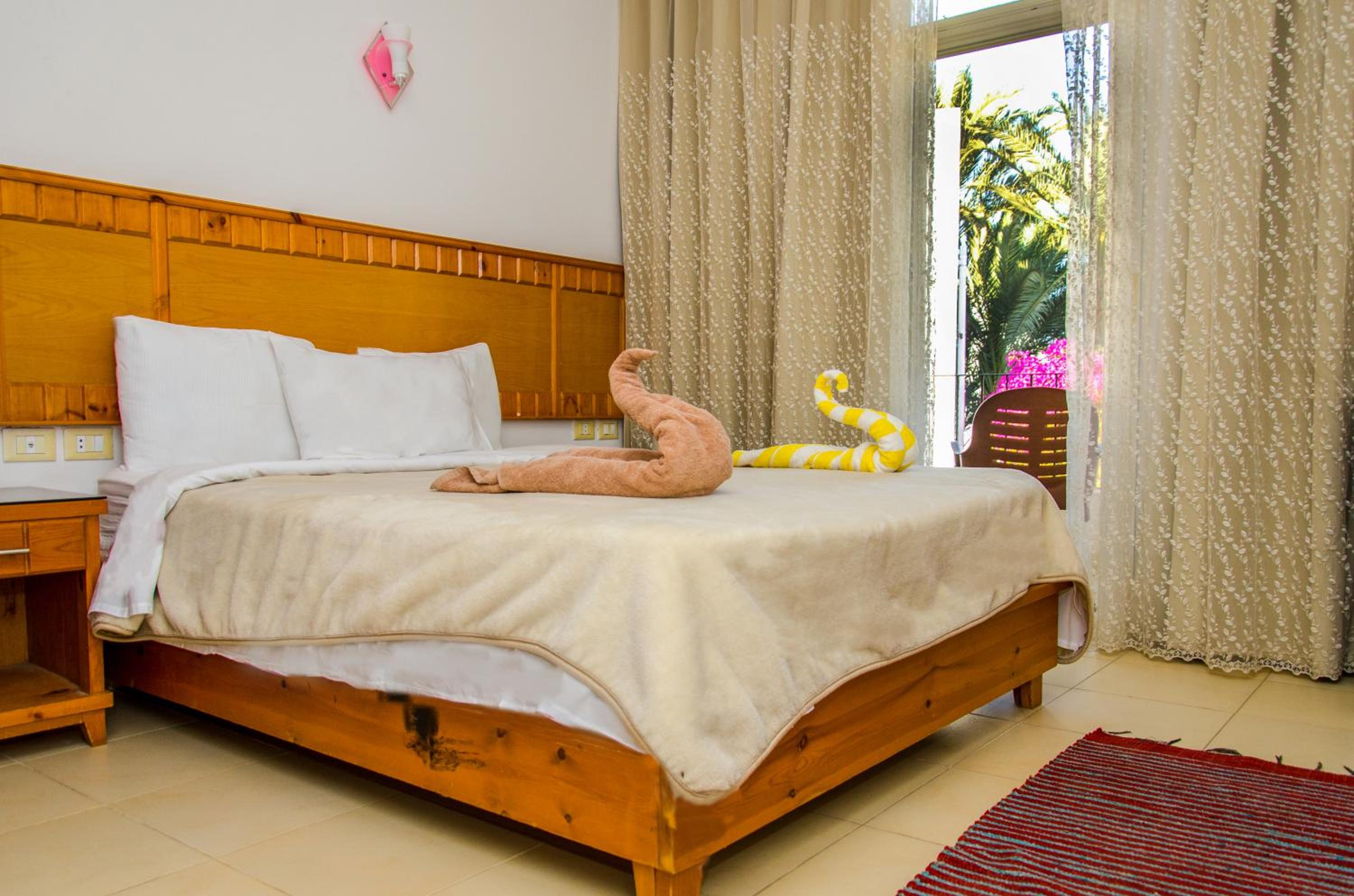 Double Room with Balcony - Photo 6