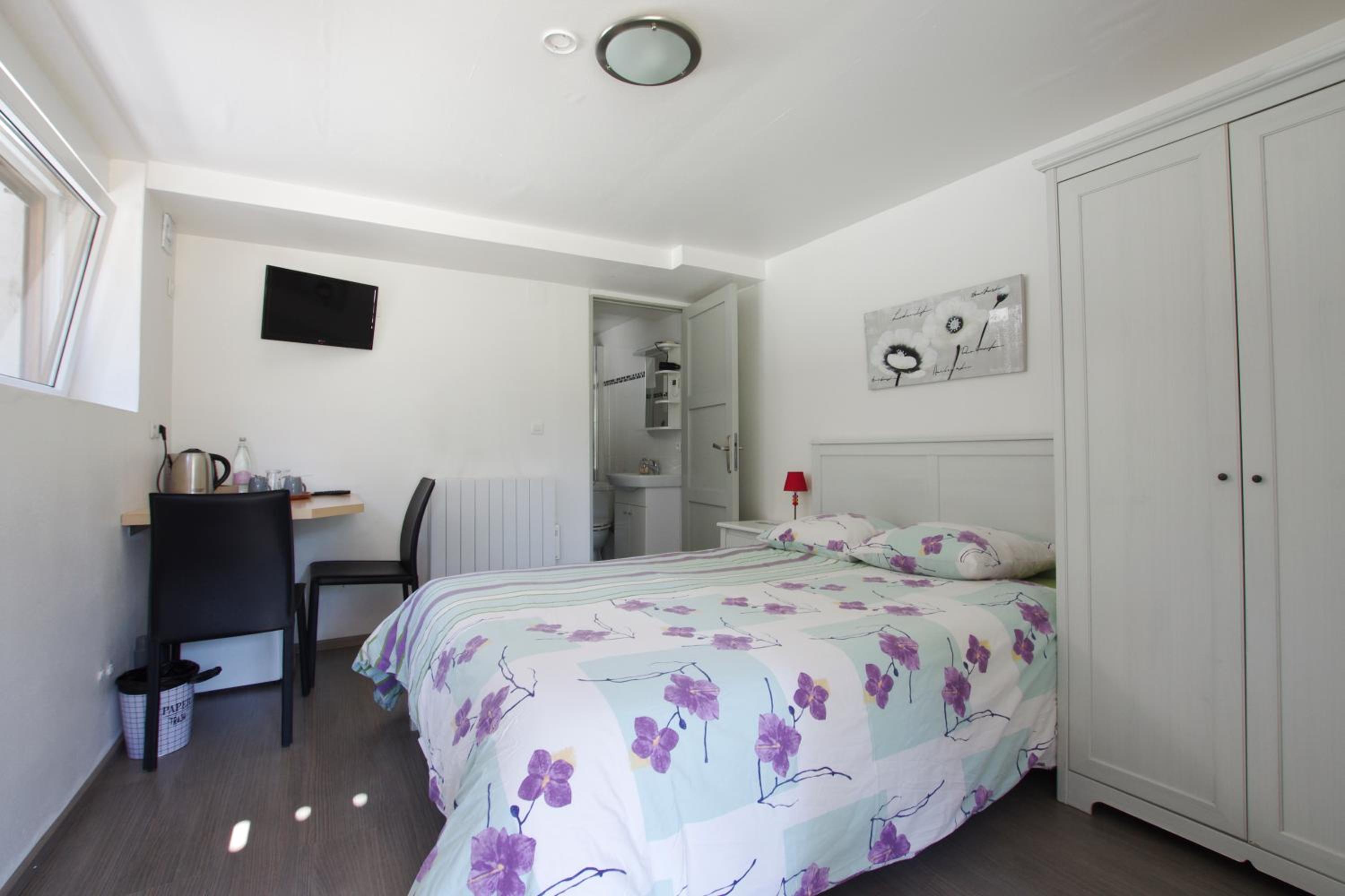 Double Room - Photo 8