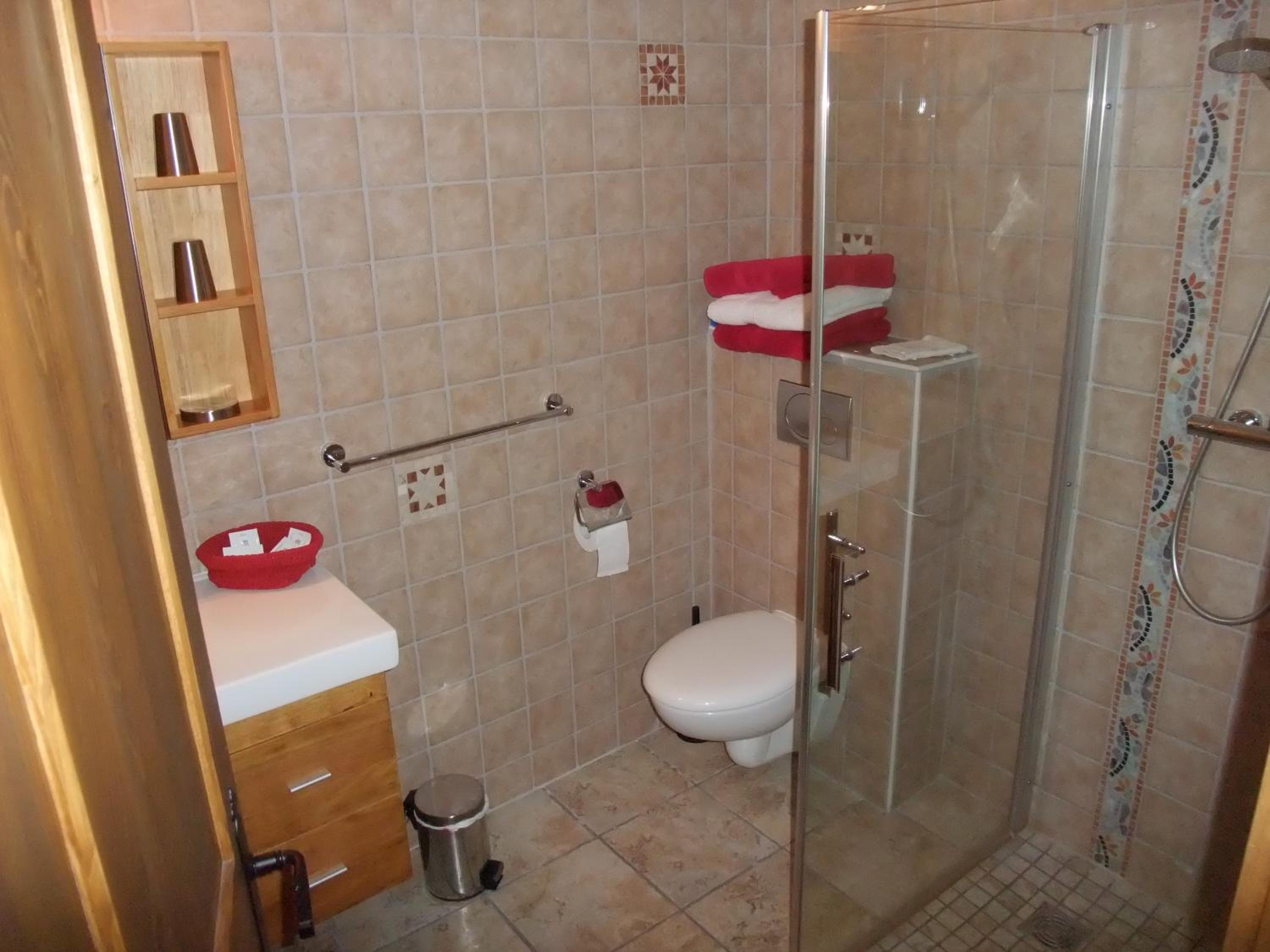 Double or Twin Room - Photo 11