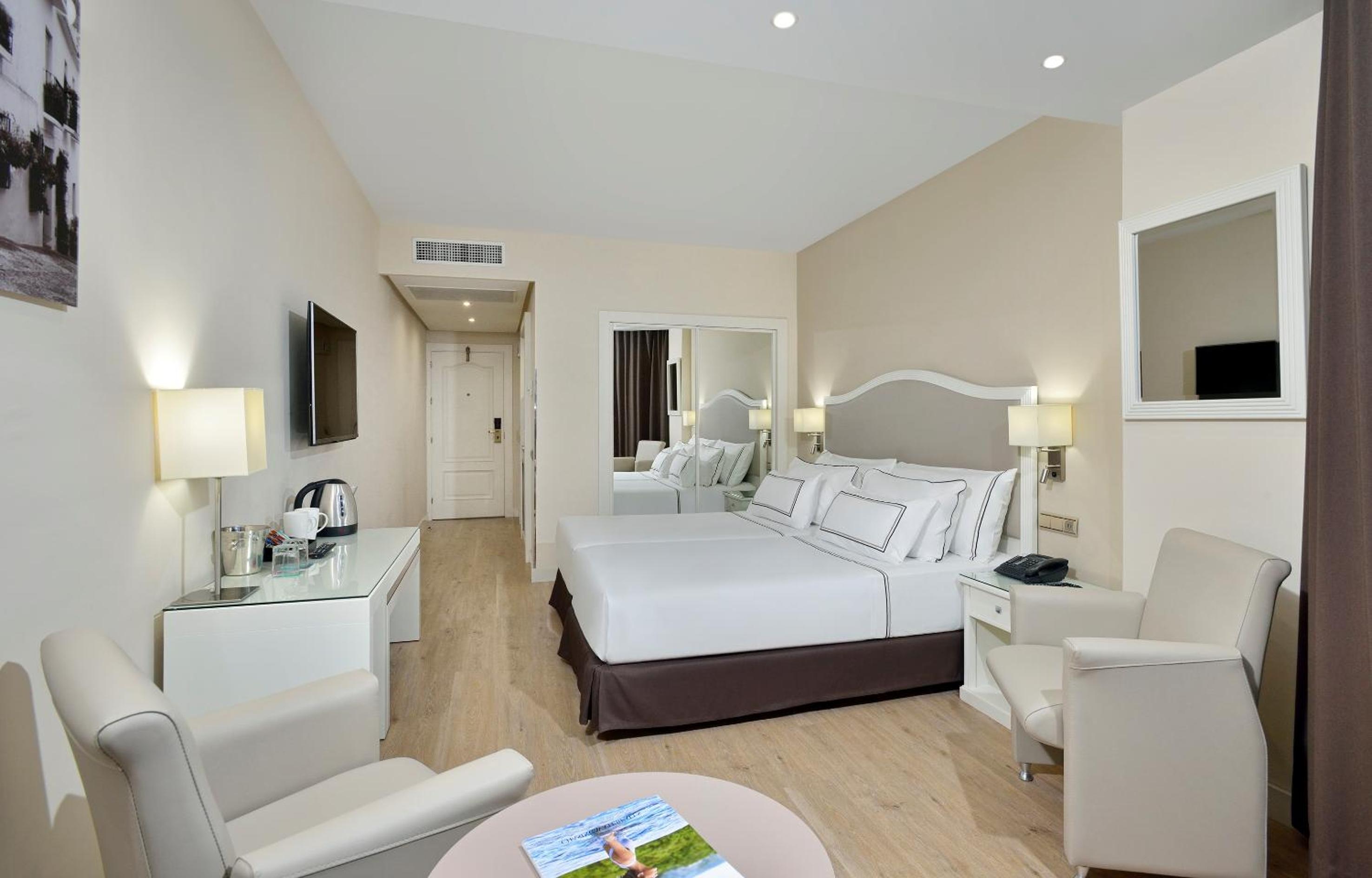 Premium Room with Sea View - Photo 4
