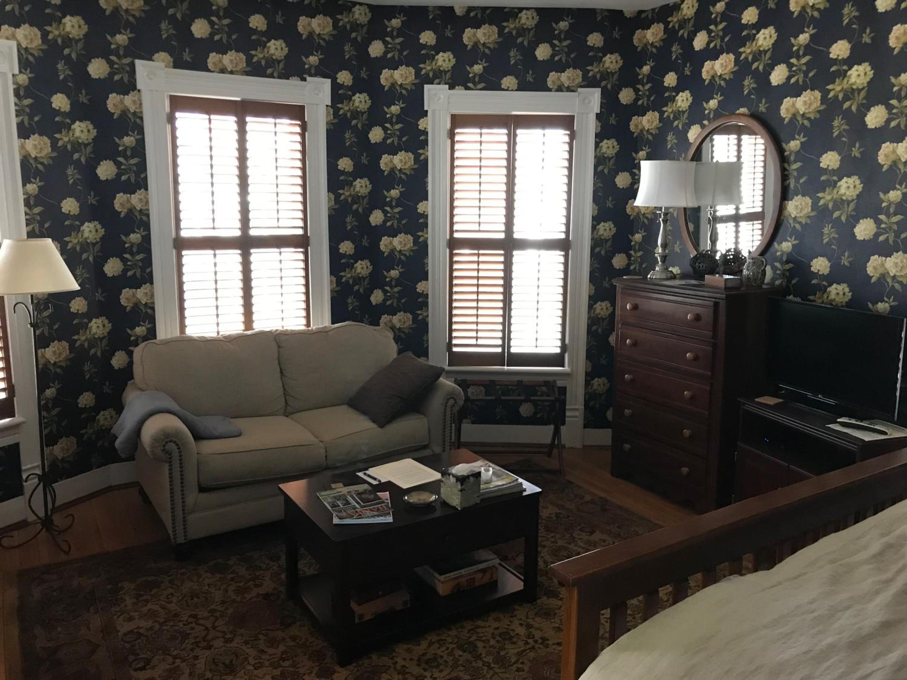 Double Room with Shared Bathroom photo 2