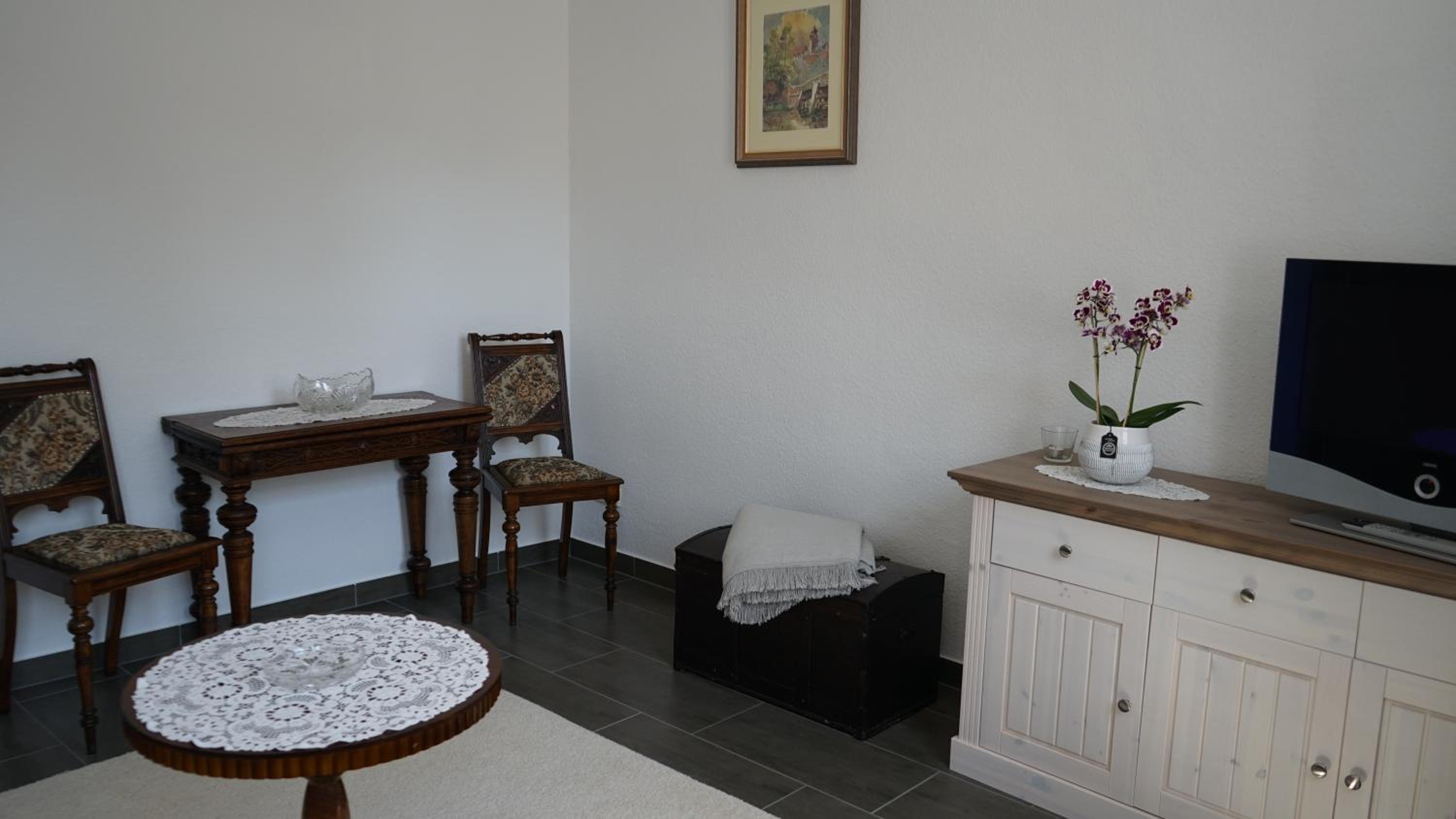One-Bedroom Apartment photo 2