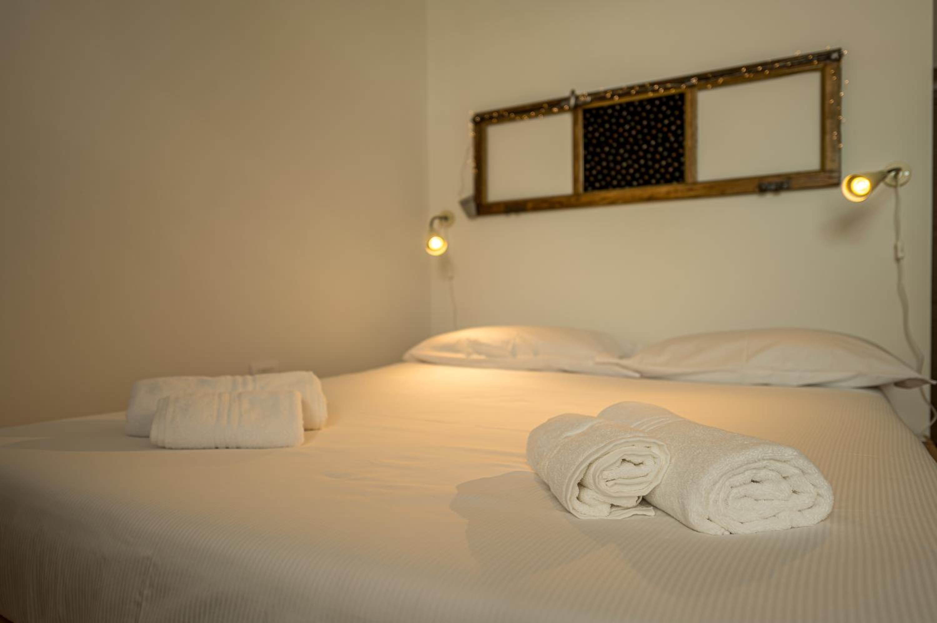 Double Room with Private Bathroom - Photo 2