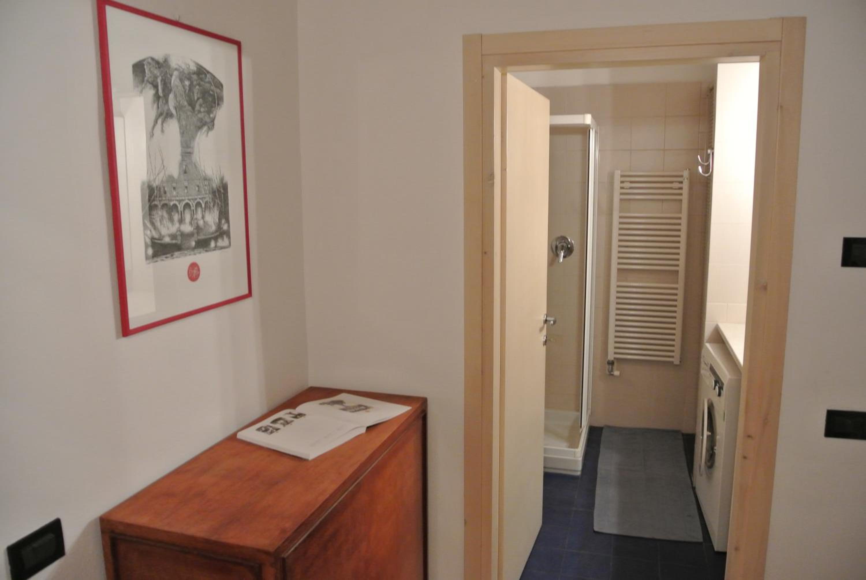 Double or Twin Room with Private External Bathroom - Photo 21