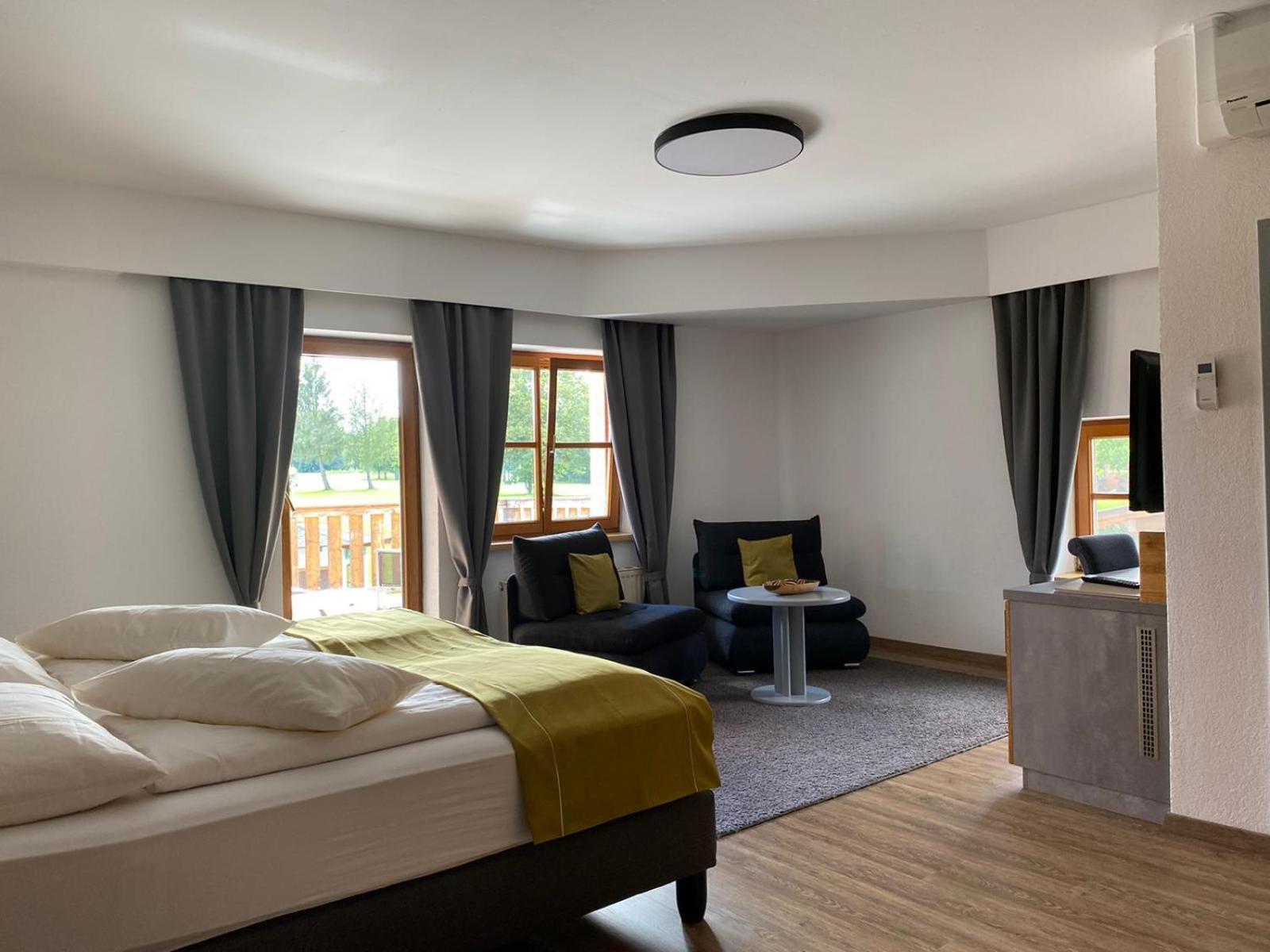 Superior Double Room with Balcony - Photo 4