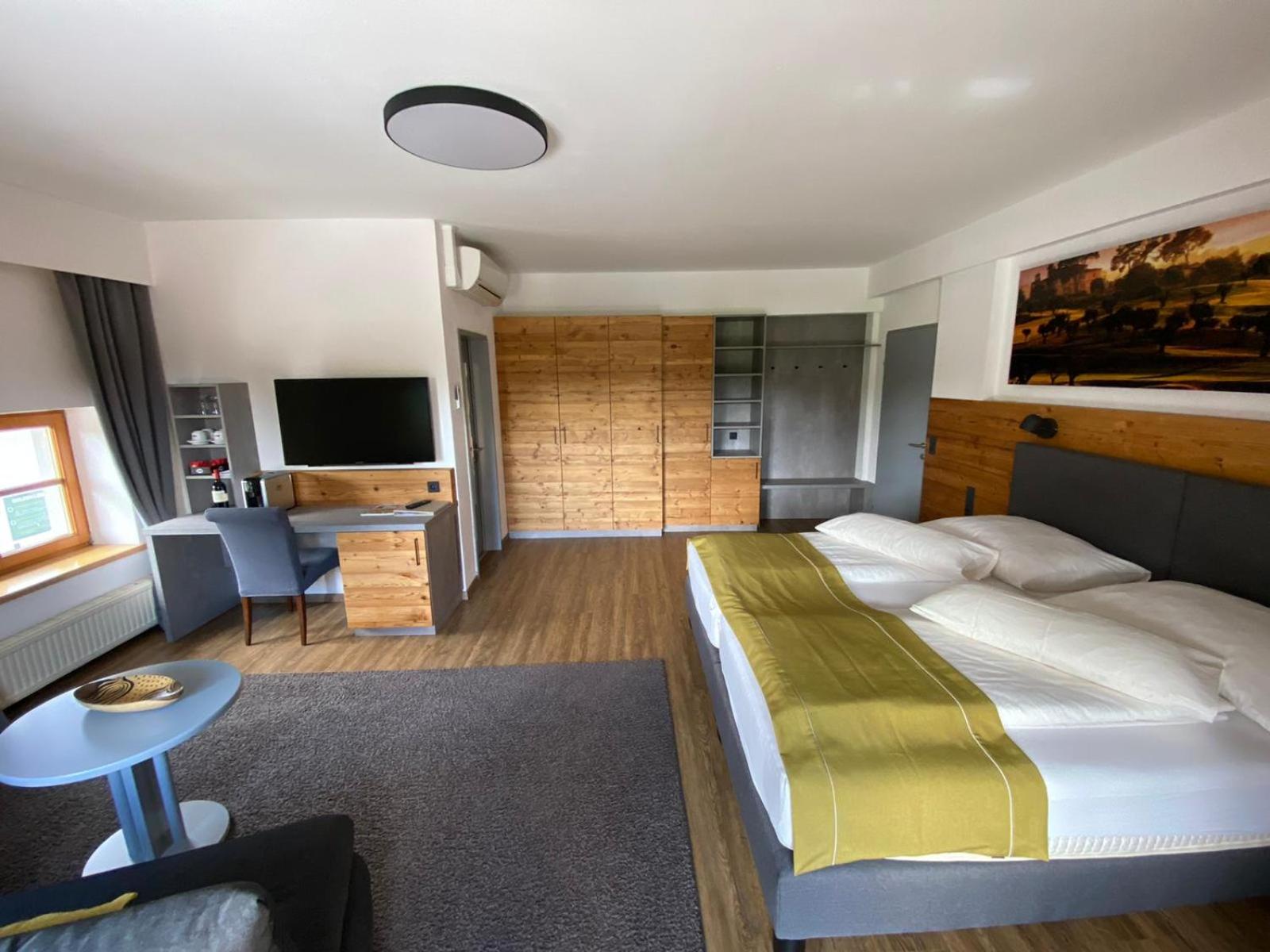 Superior Double Room with Balcony - Photo 6