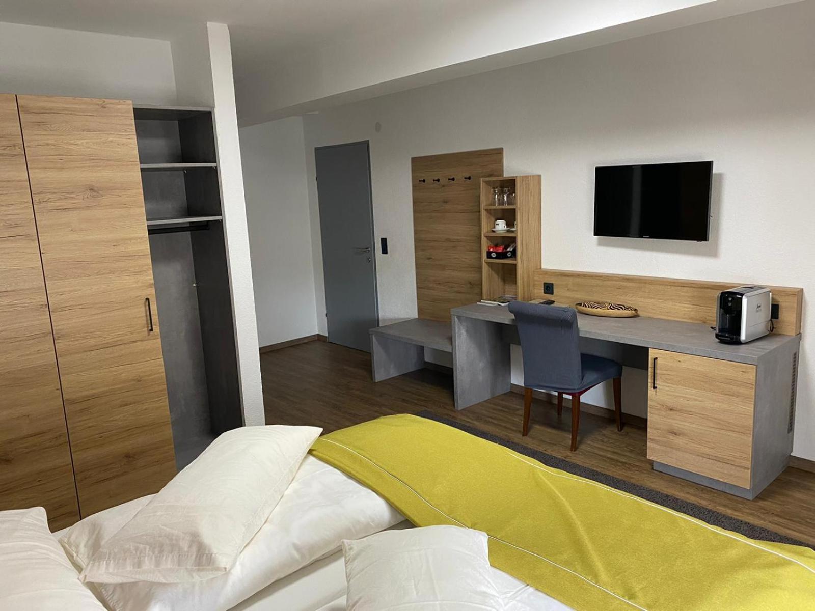 Superior Double Room with Balcony - Photo 9