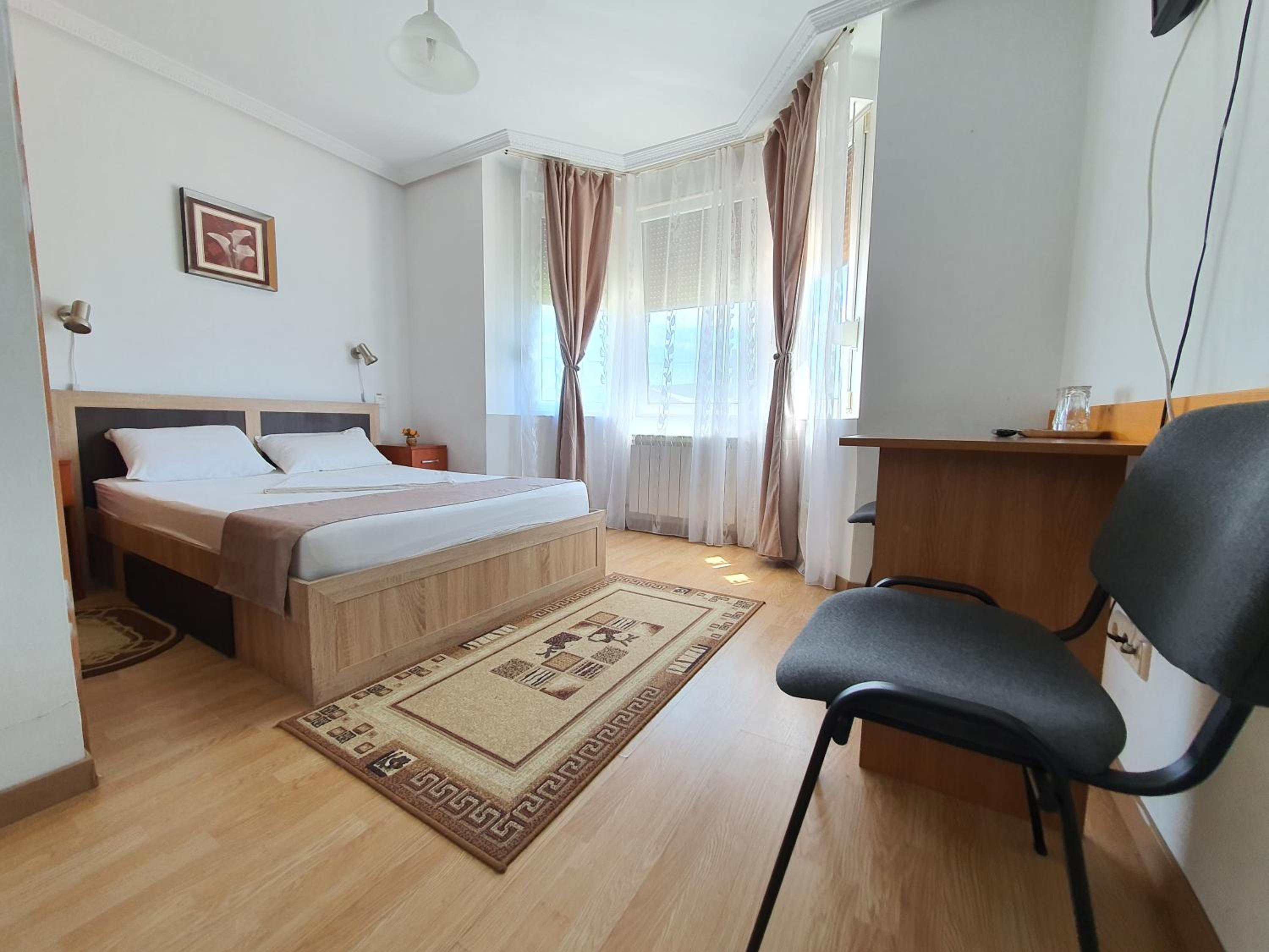Double or Twin Room - Photo 15