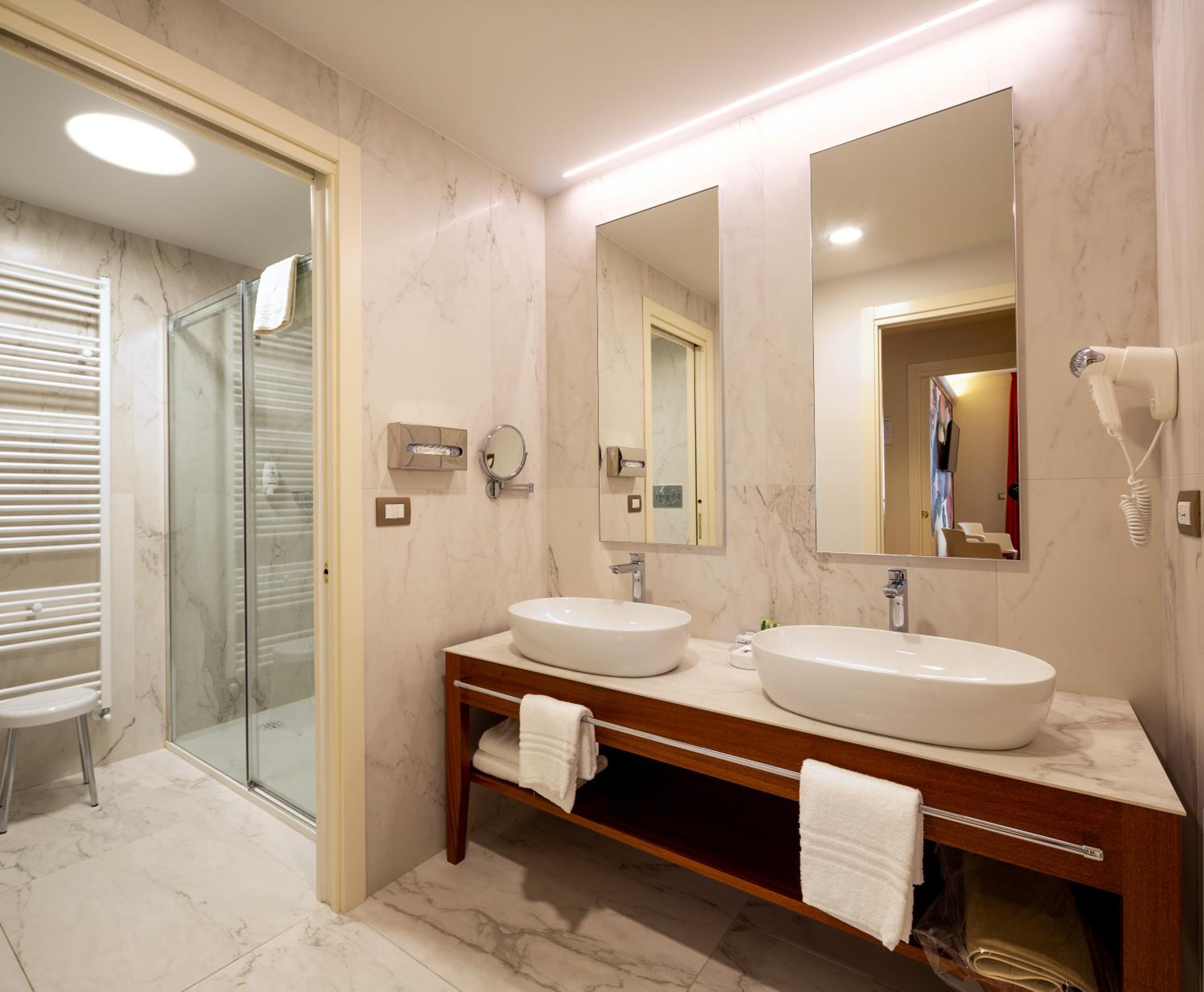 Royal King Suite - Photo 10