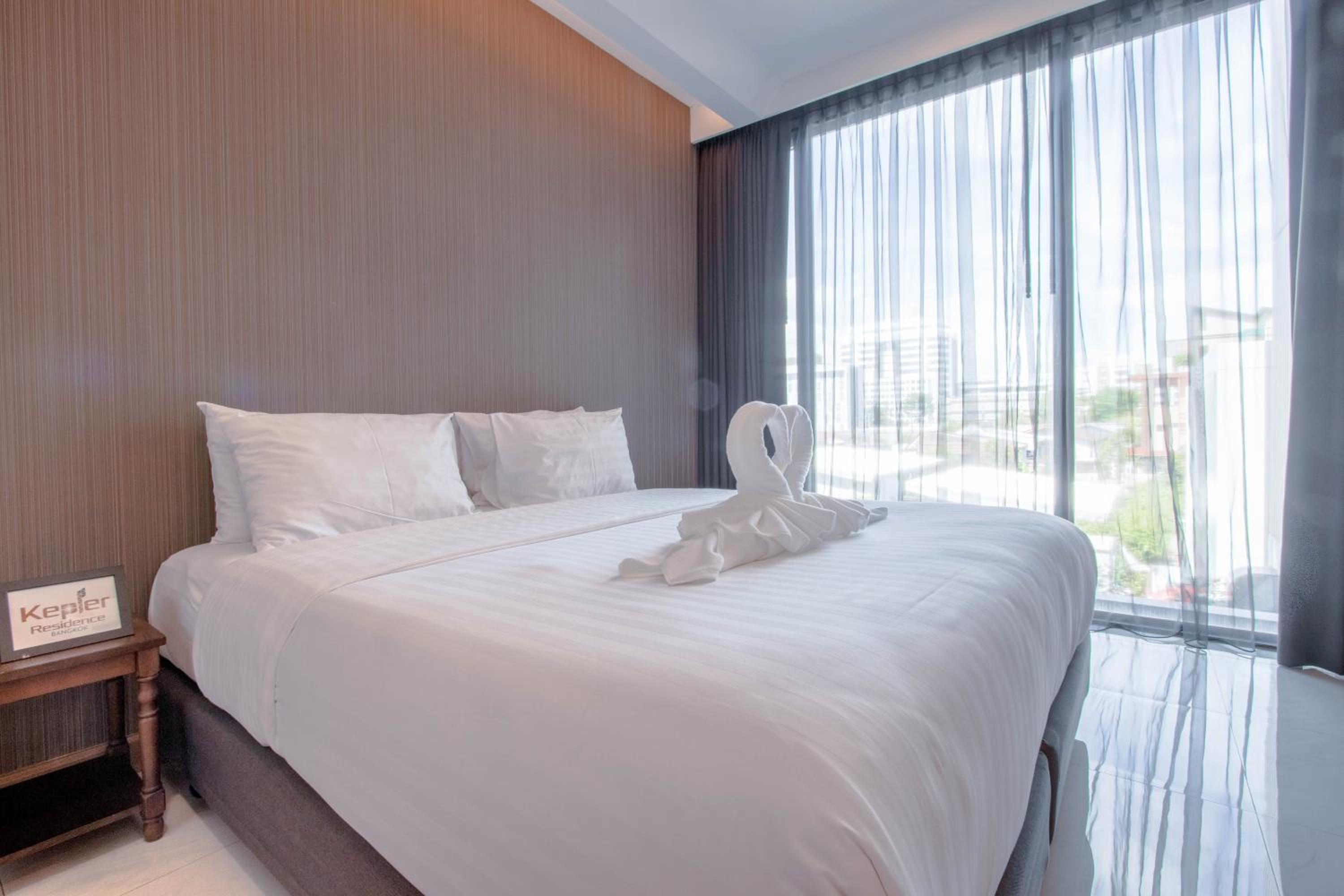 Deluxe King Suite photo 2