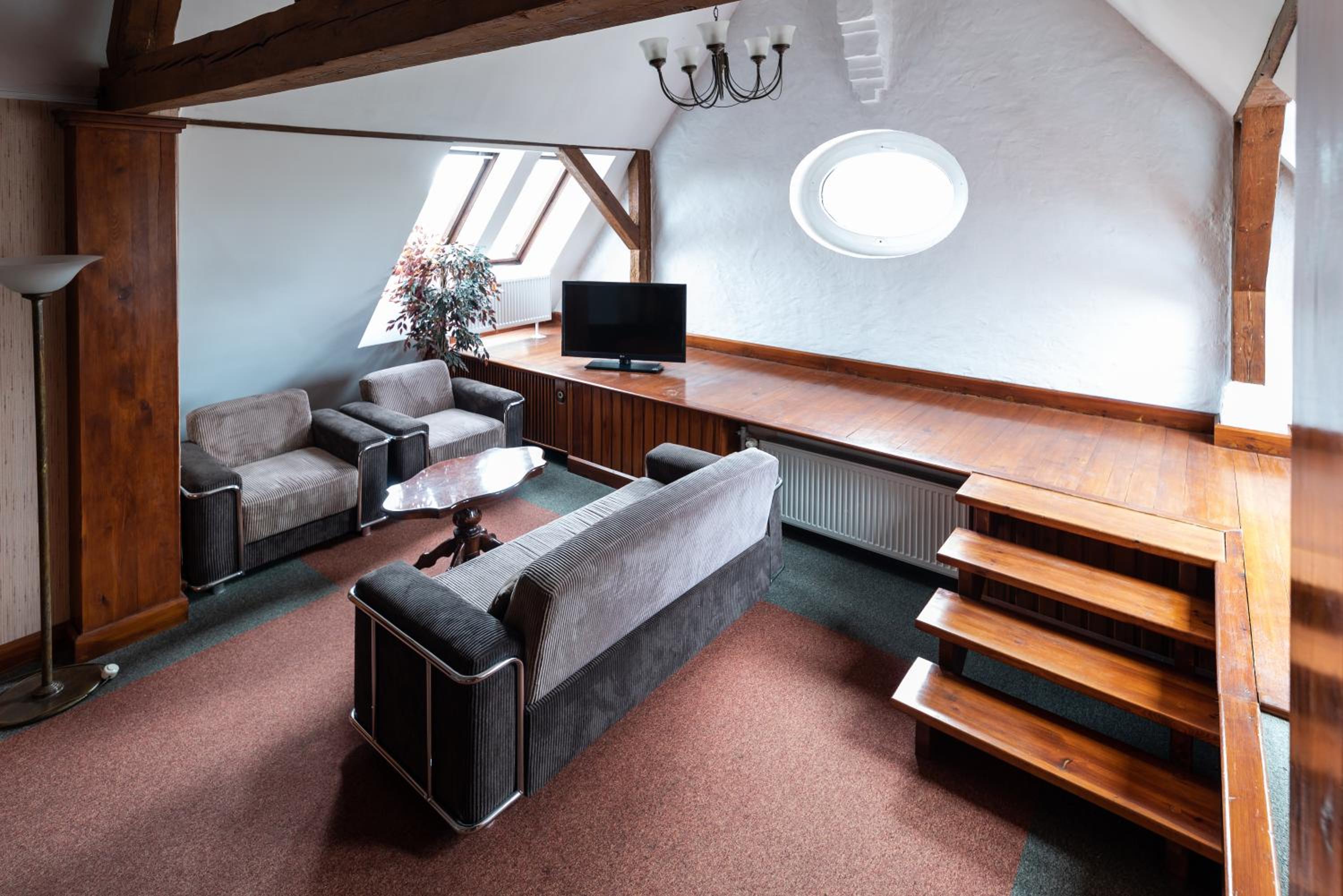 One-Bedroom Apartment - Photo 3
