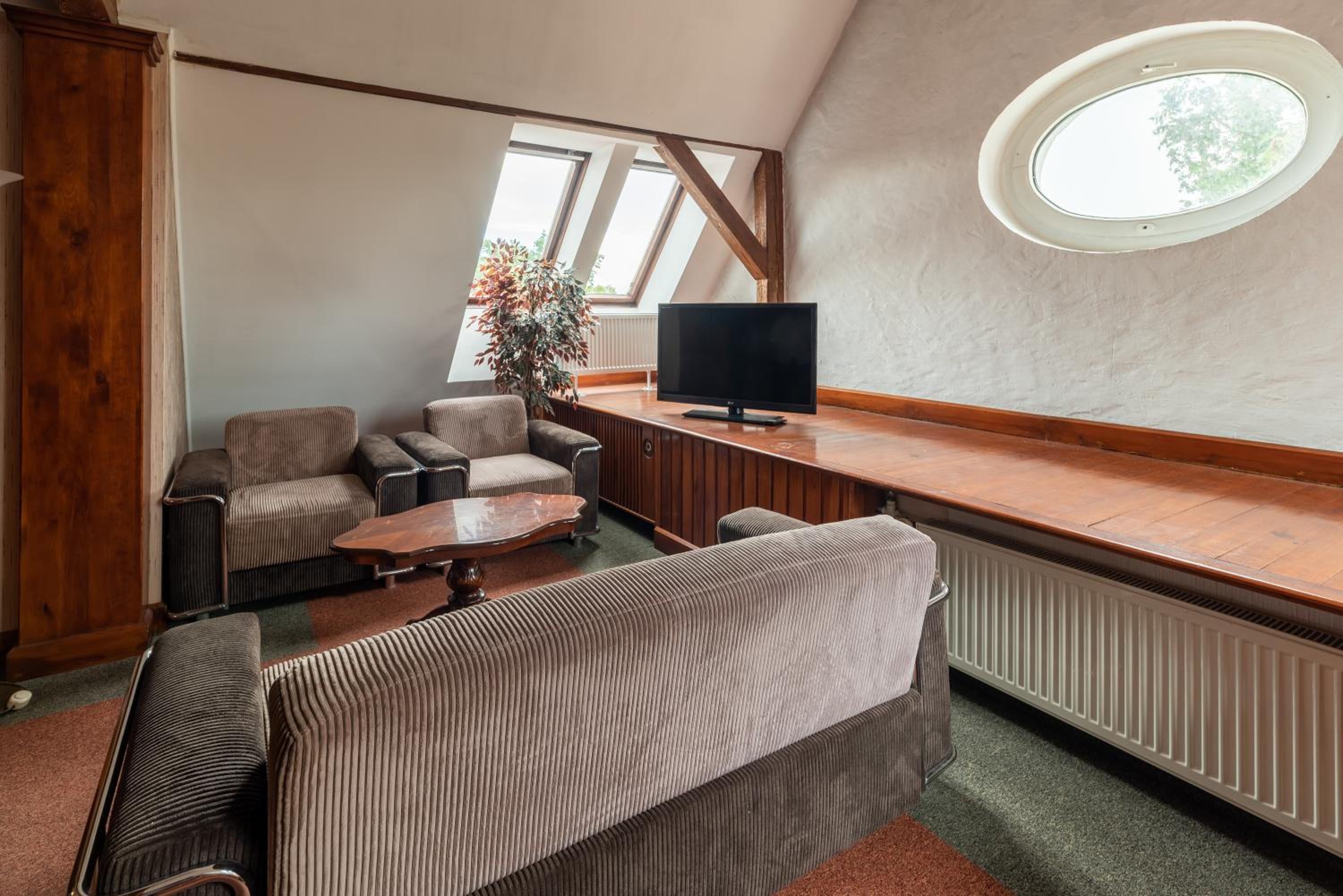 One-Bedroom Apartment - Photo 4