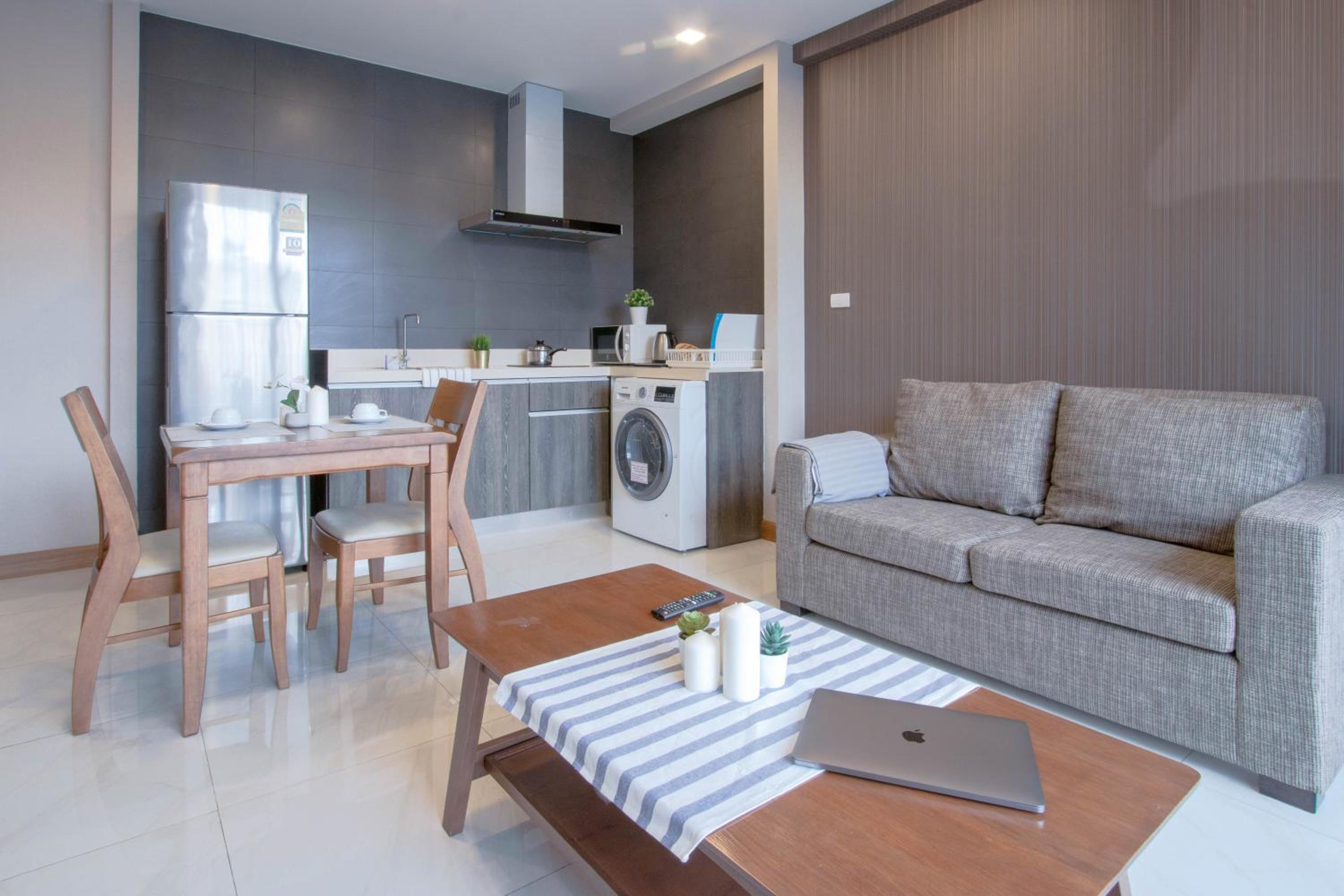 Grand Deluxe King Suite photo 3