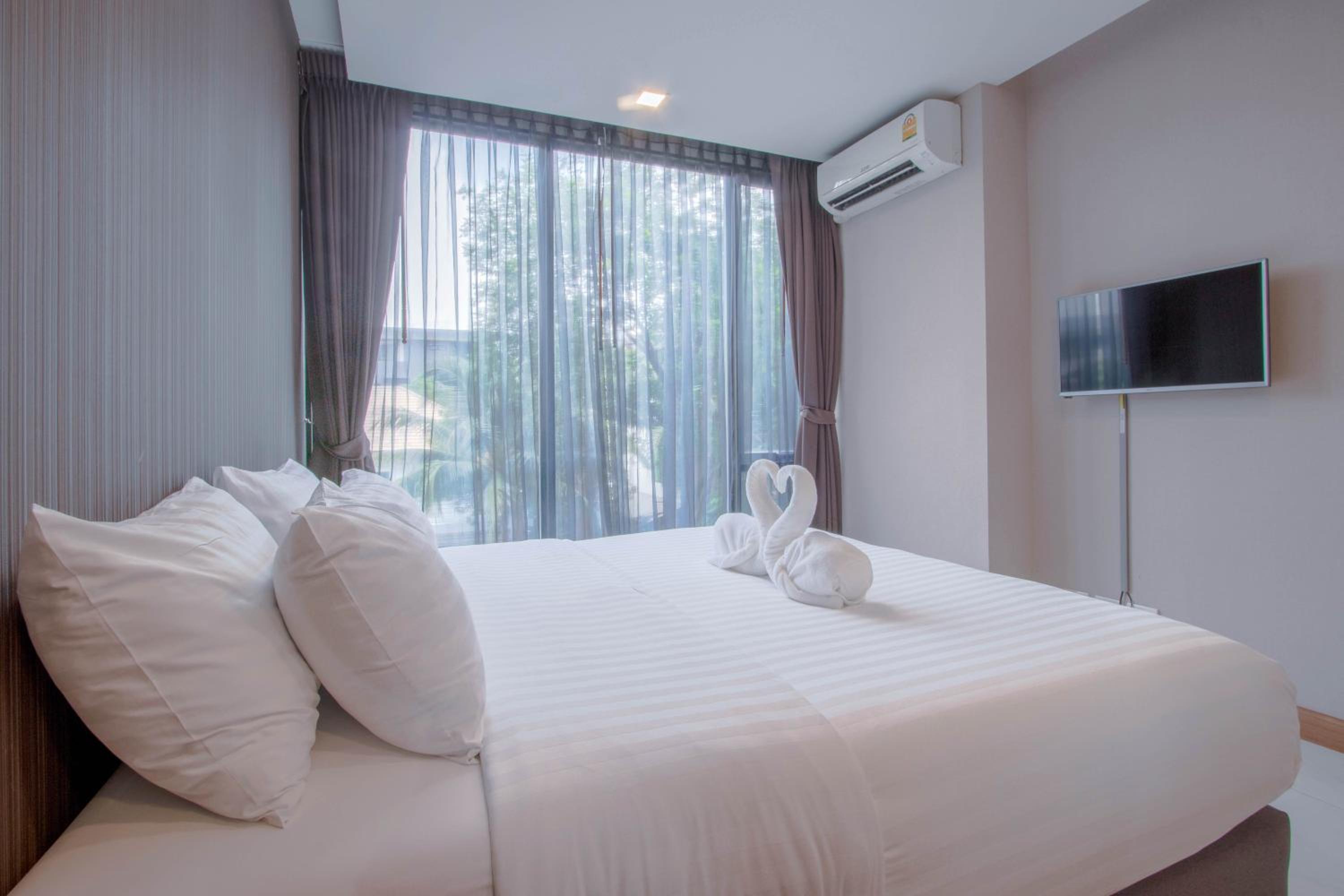 Grand Deluxe King Suite photo 2