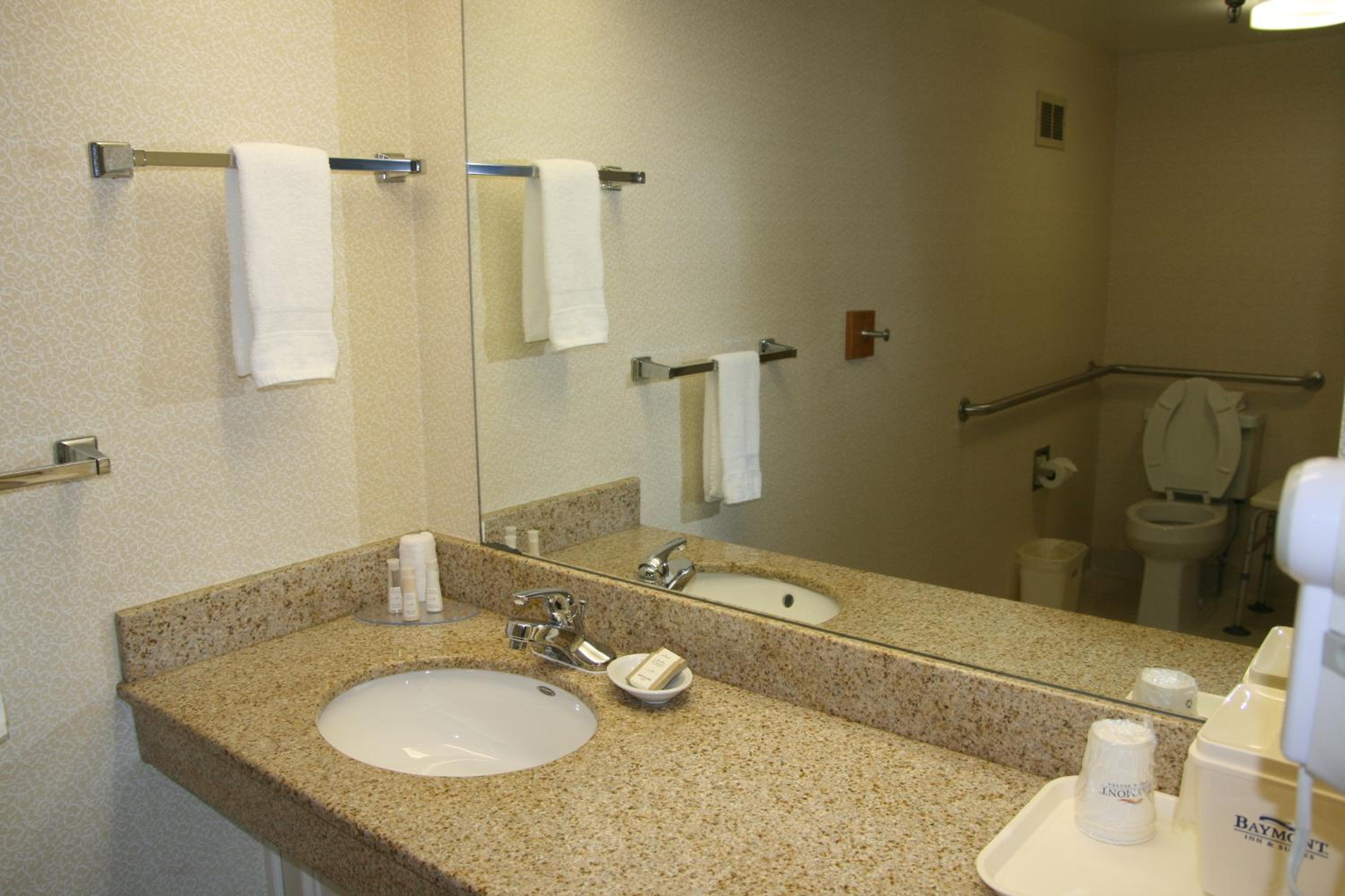 Queen Room - Non-Smoking - Photo 3