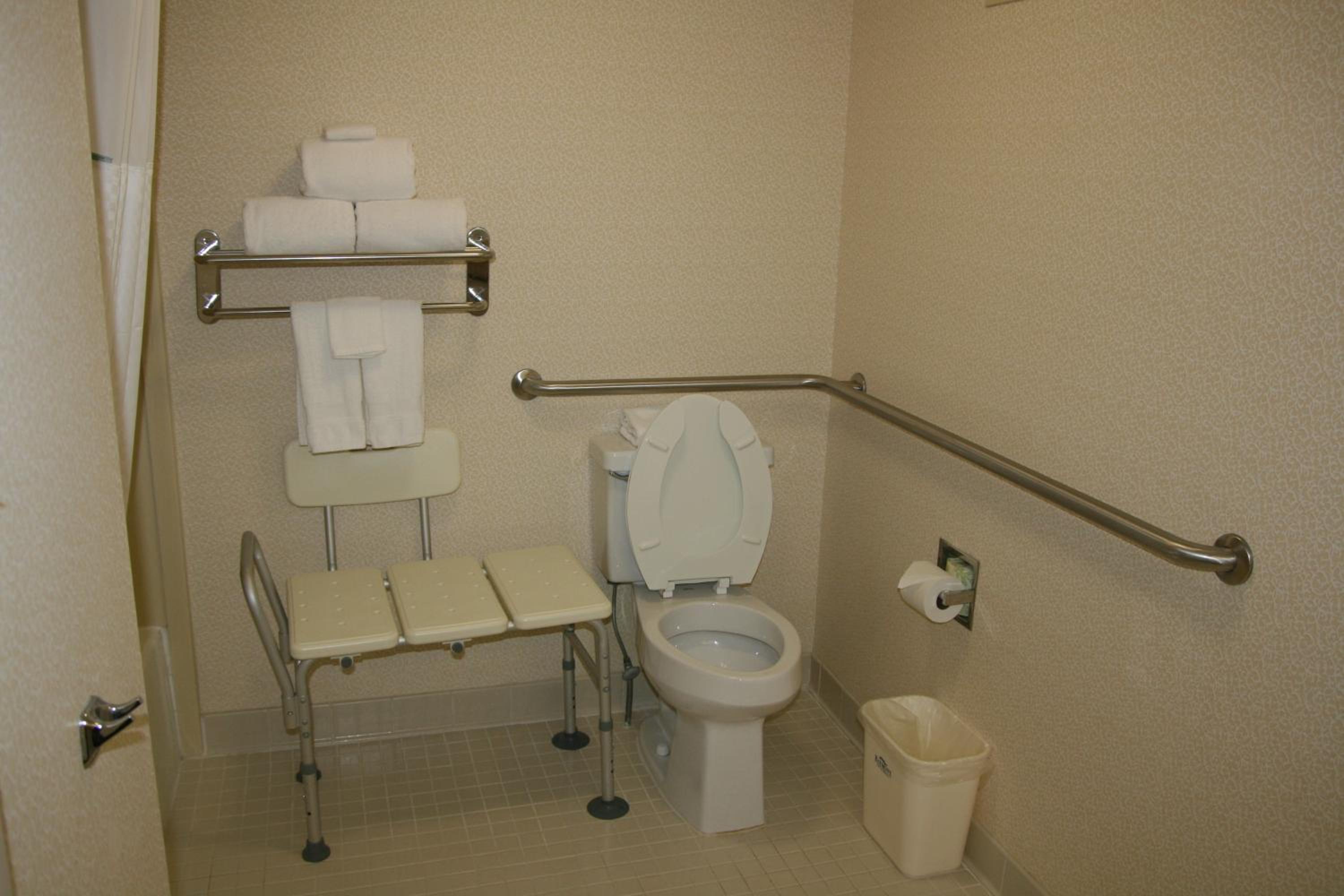 Queen Room - Non-Smoking - Photo 4