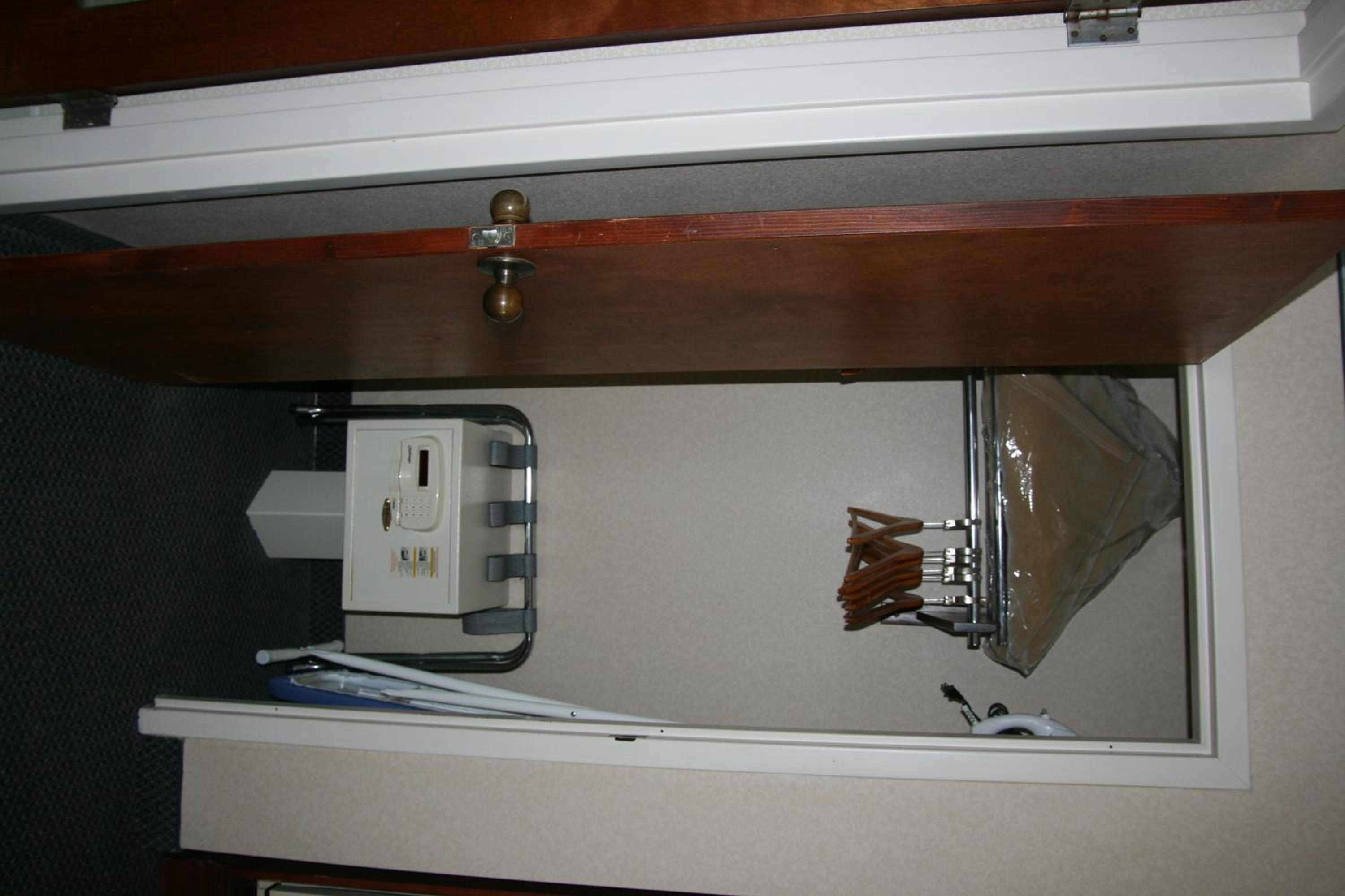 Queen Room - Non-Smoking - Photo 2