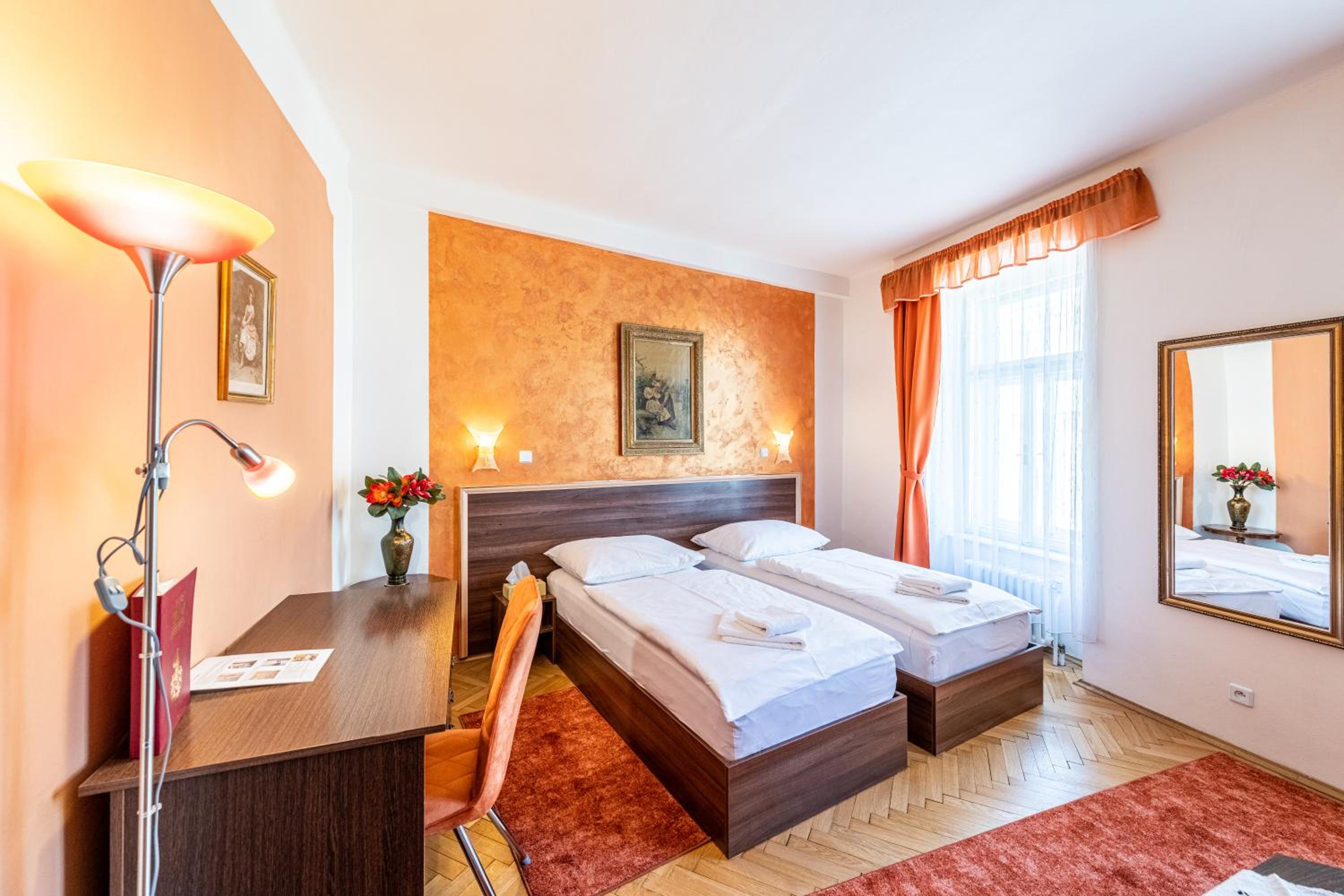 Twin Room - Photo 1