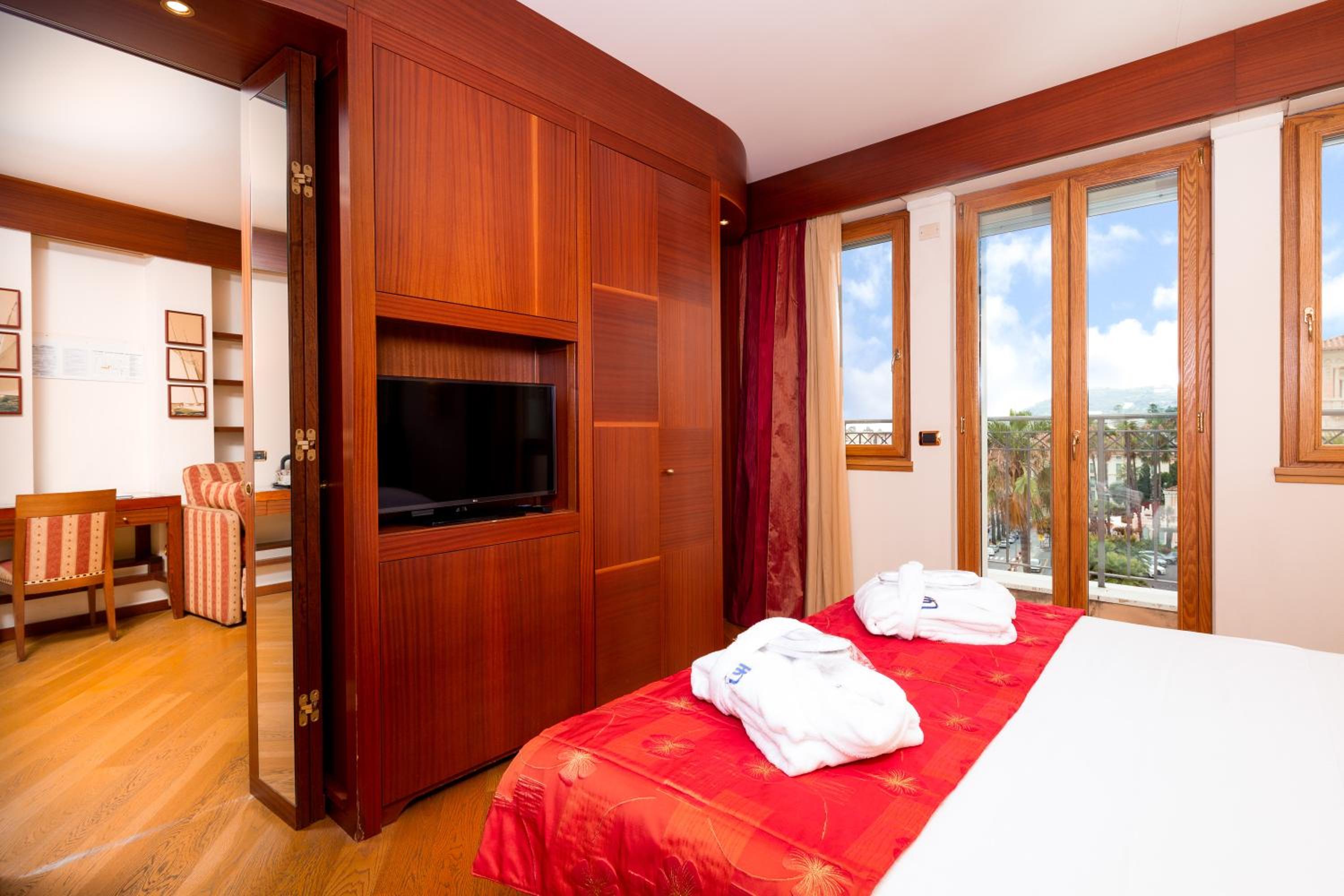 Royal King Suite - Photo 7