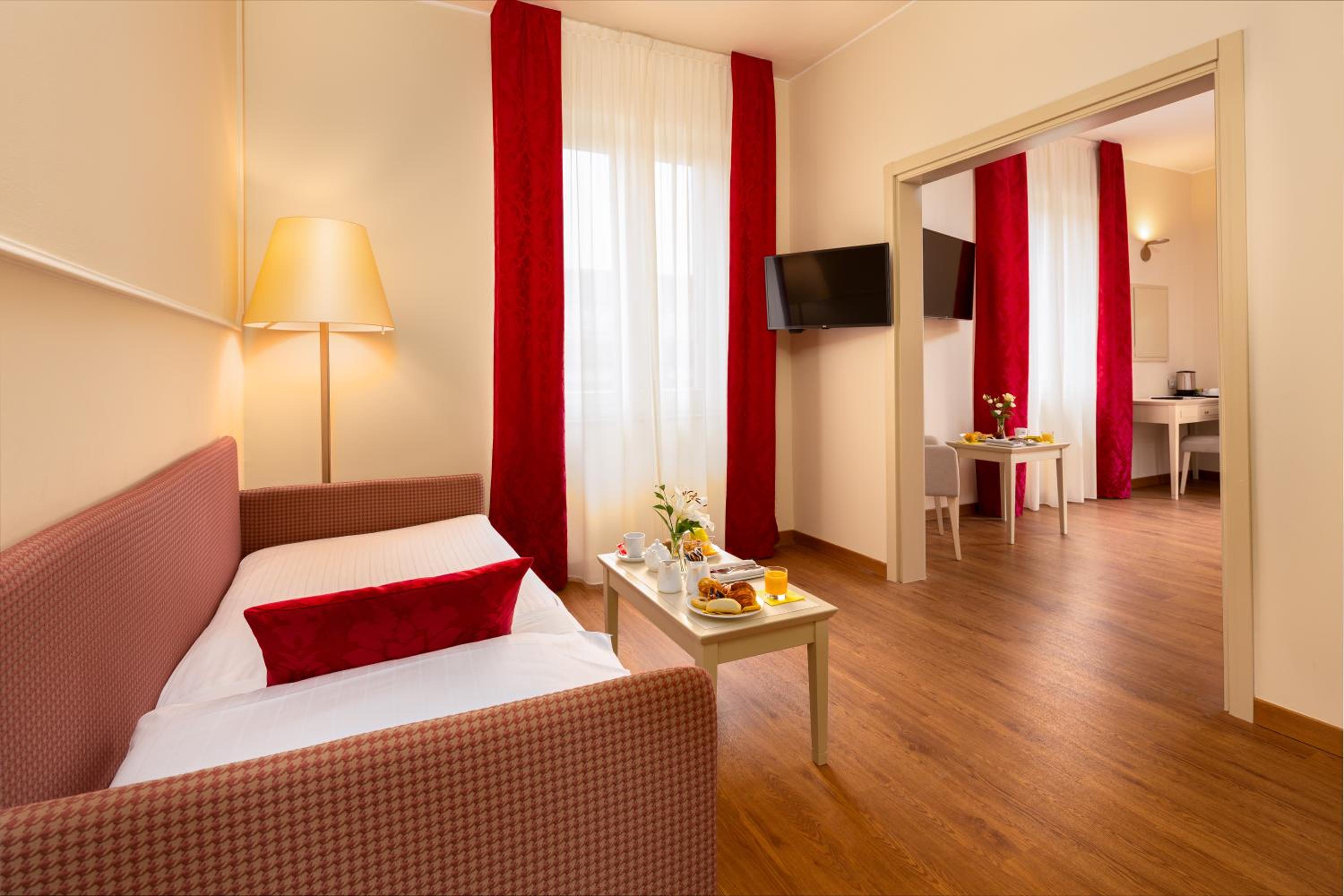 Junior King Suite - Photo 5