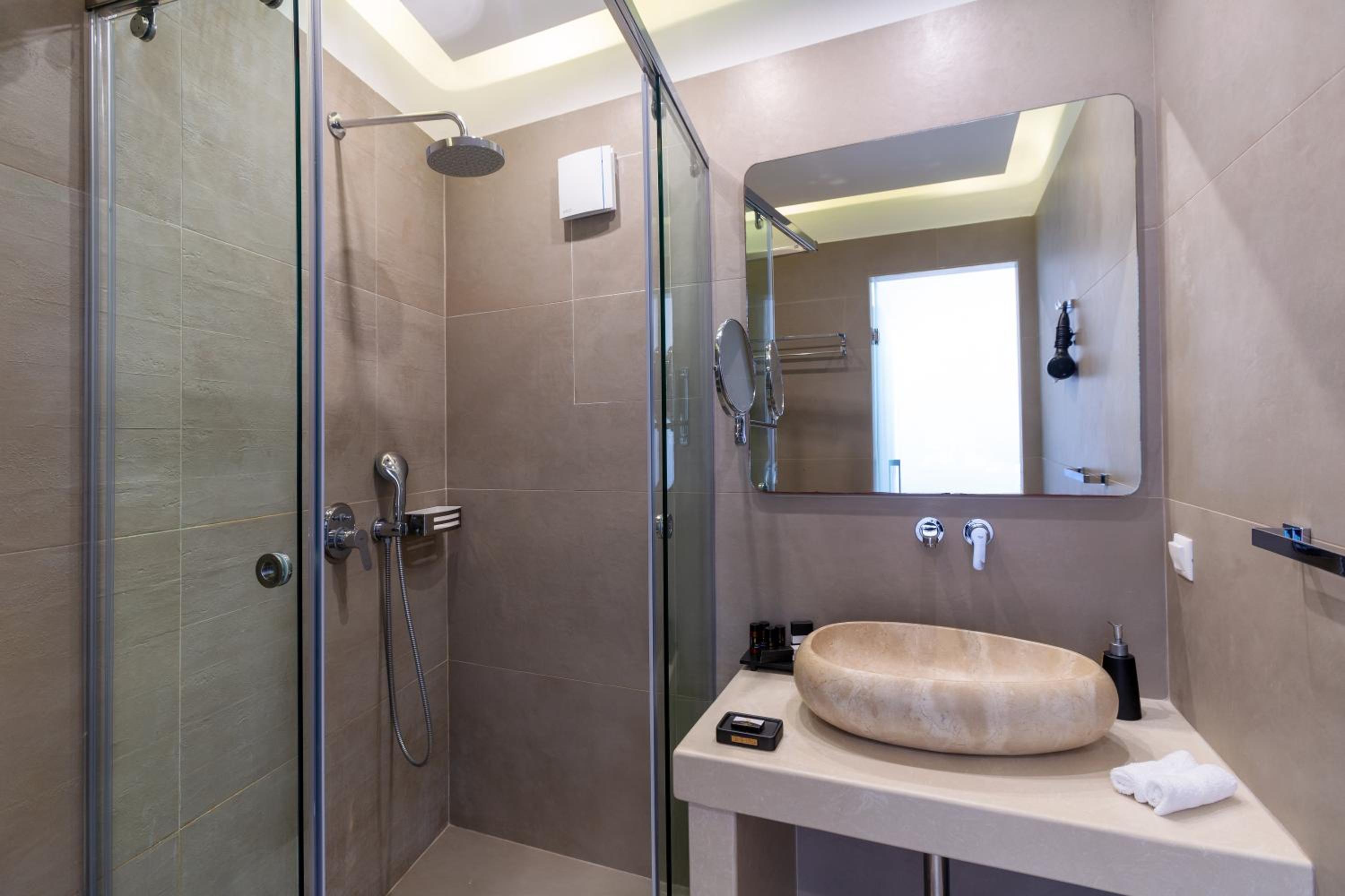 Double or Twin Room with Private Terrace and Outdoor Jacuzzi photo 3