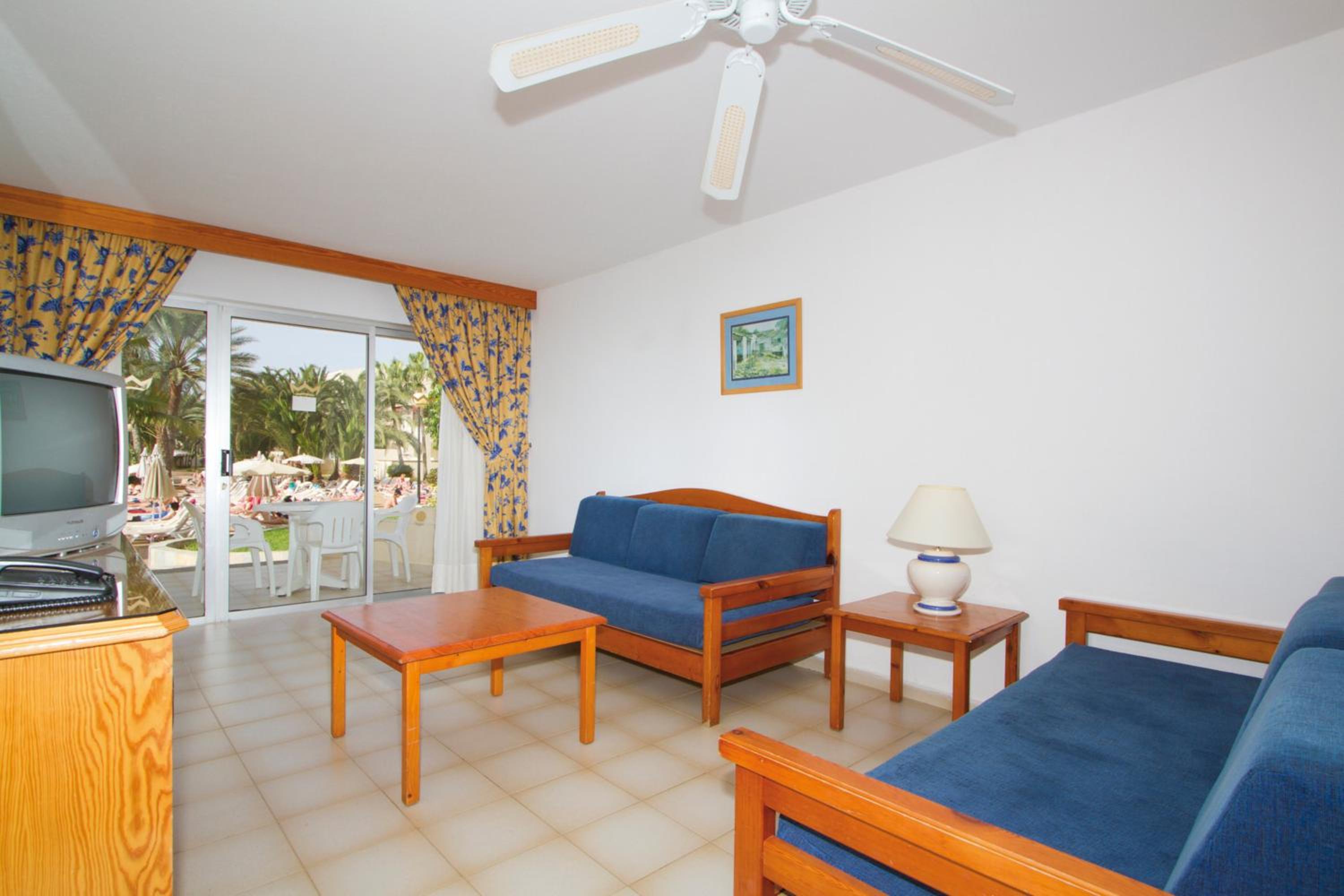 Family Room - Annex - Photo 4