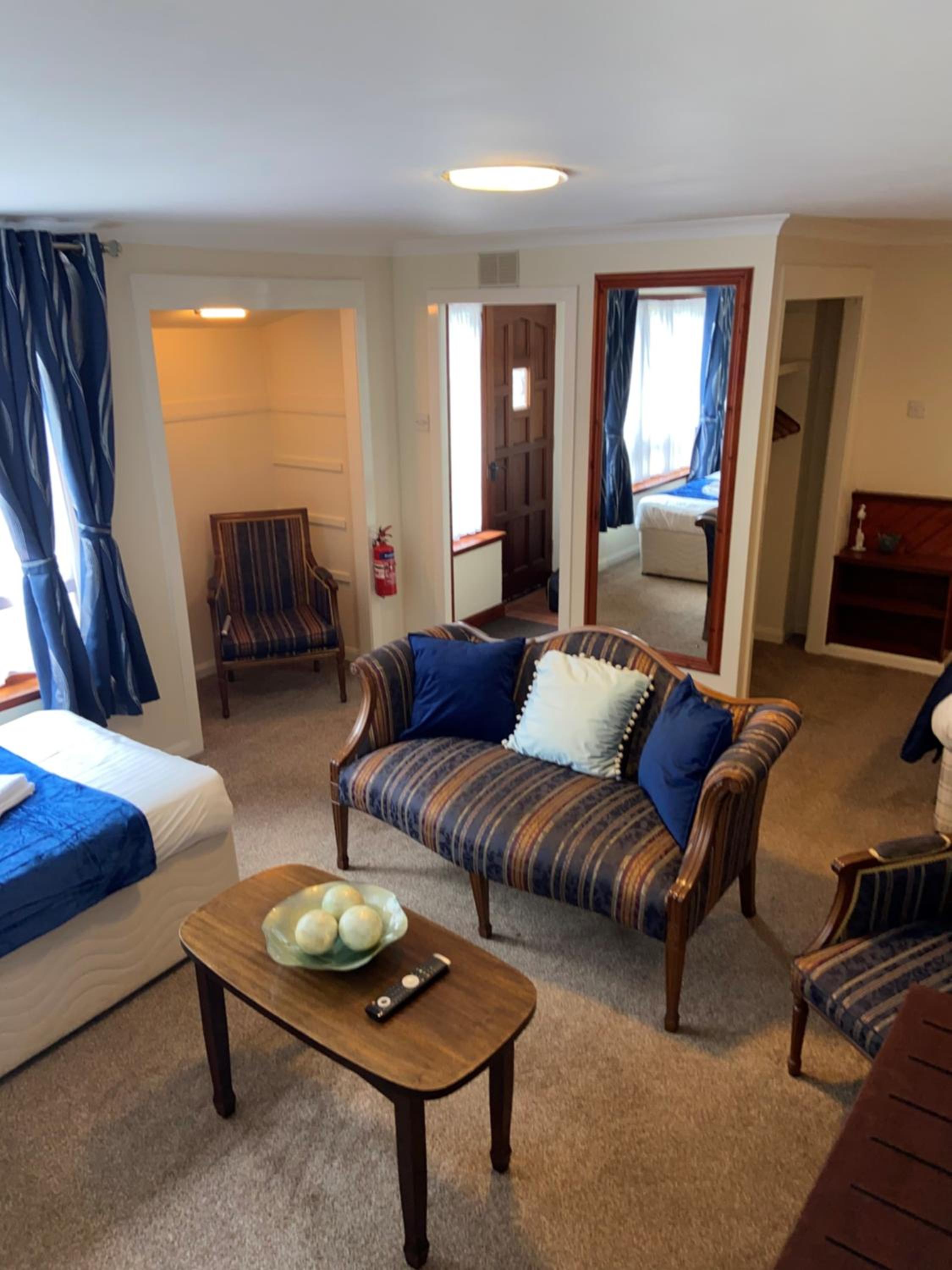 Deluxe Family Room photo 2