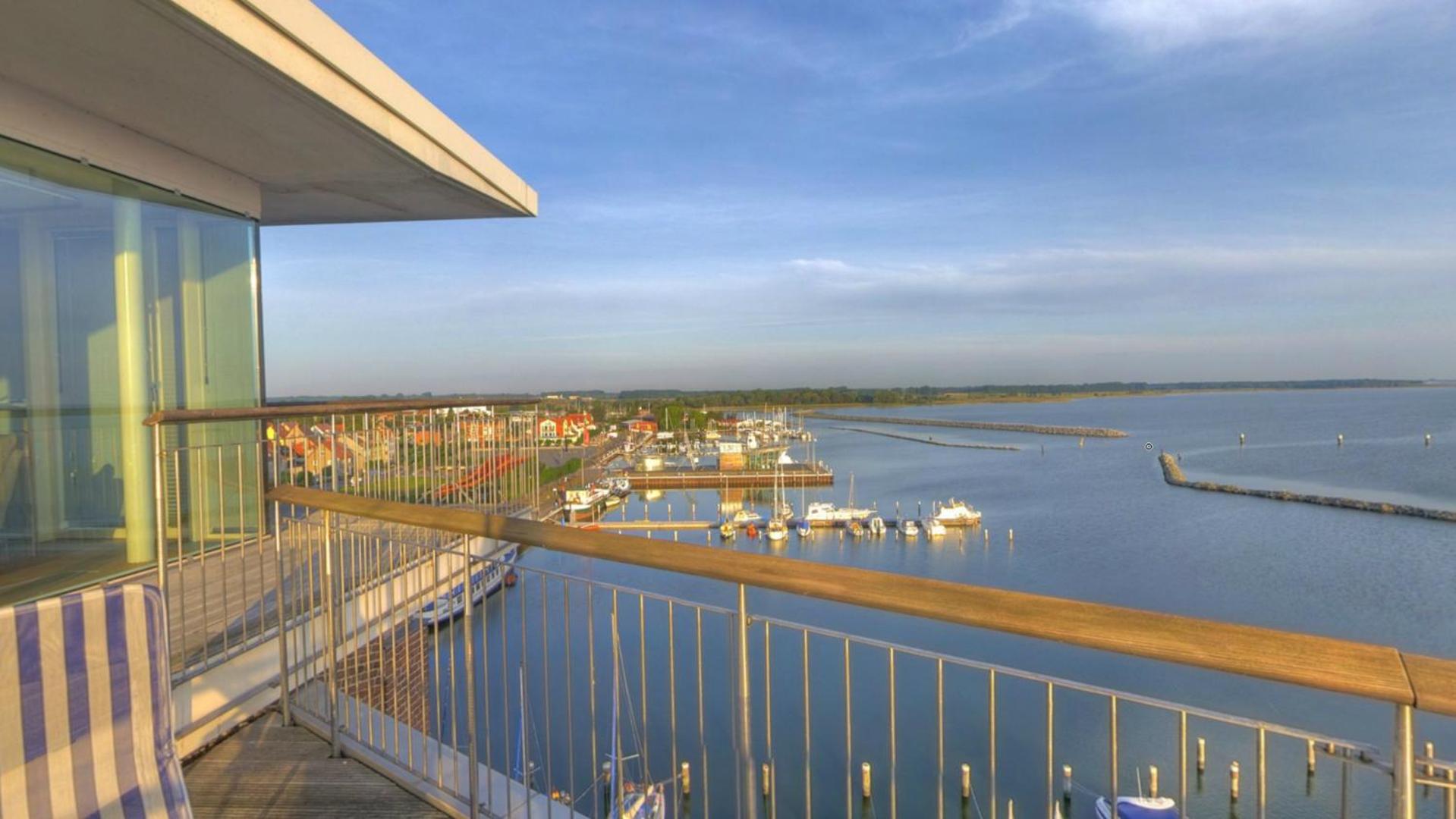 Deluxe Suite with Sea View photo 2