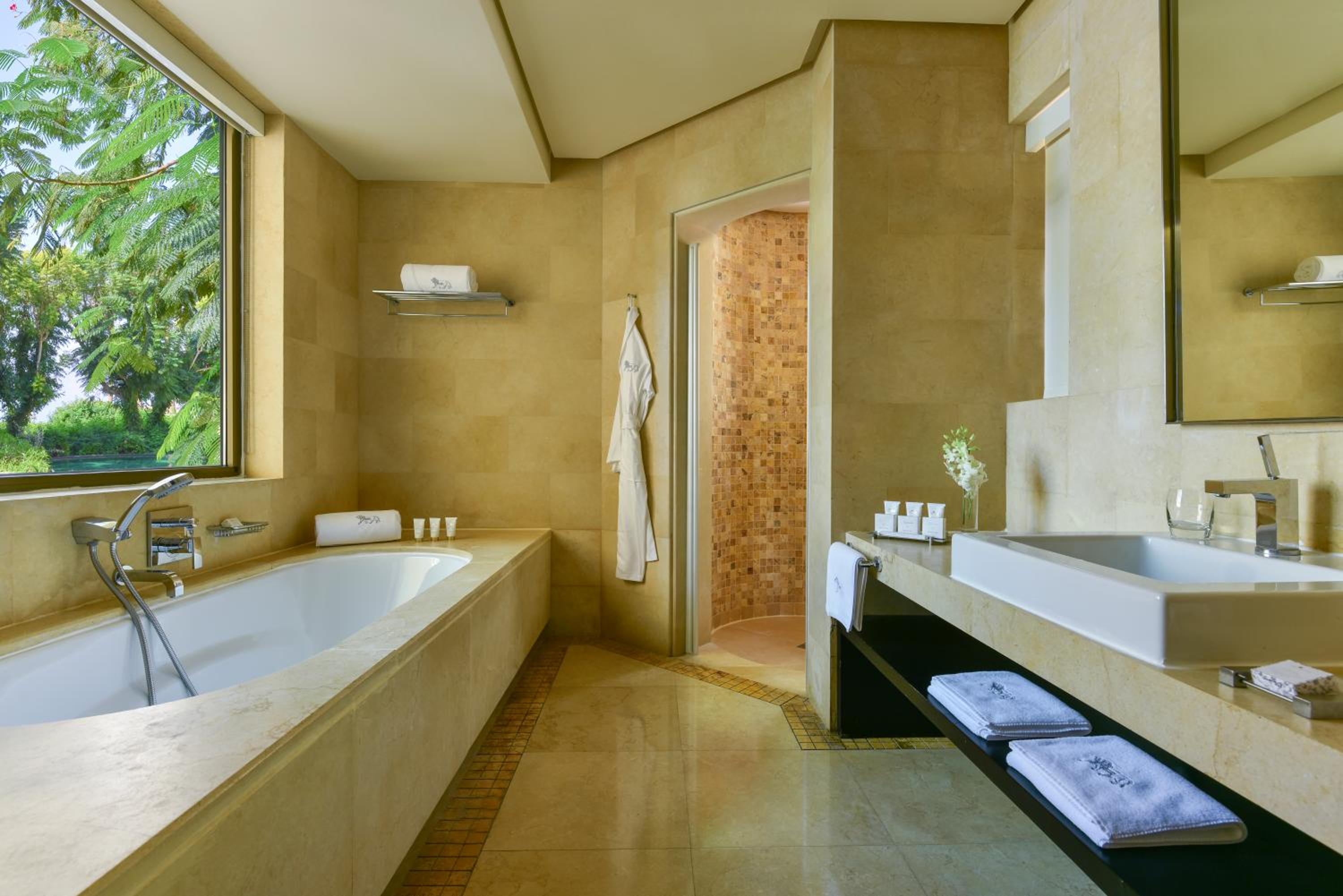 Ishtar Superior Twin Room thumbnail 6