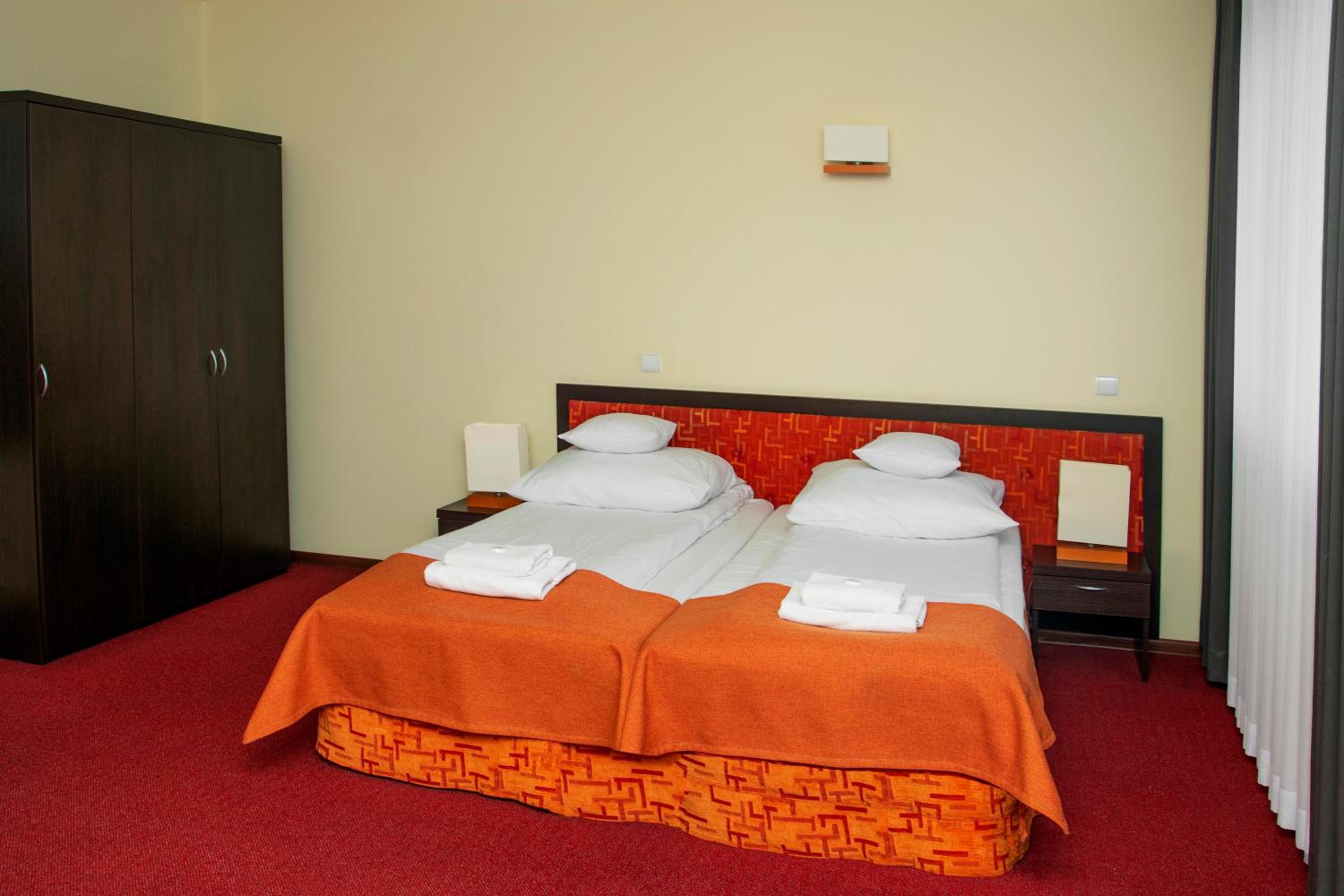 Double Room - Photo 5