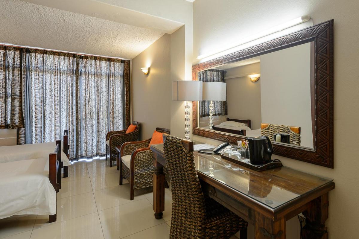 Family Room with Balcony - Photo 4
