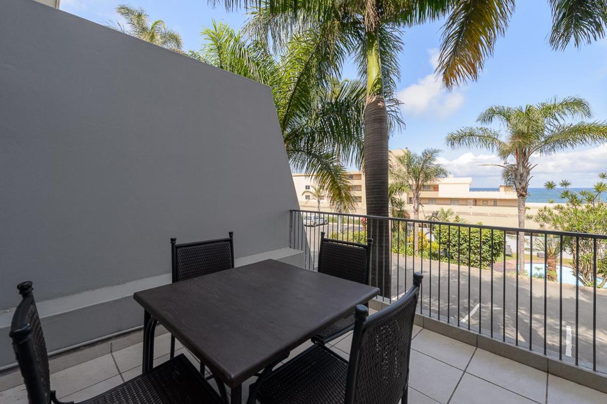 Double Room with Balcony - Photo 9