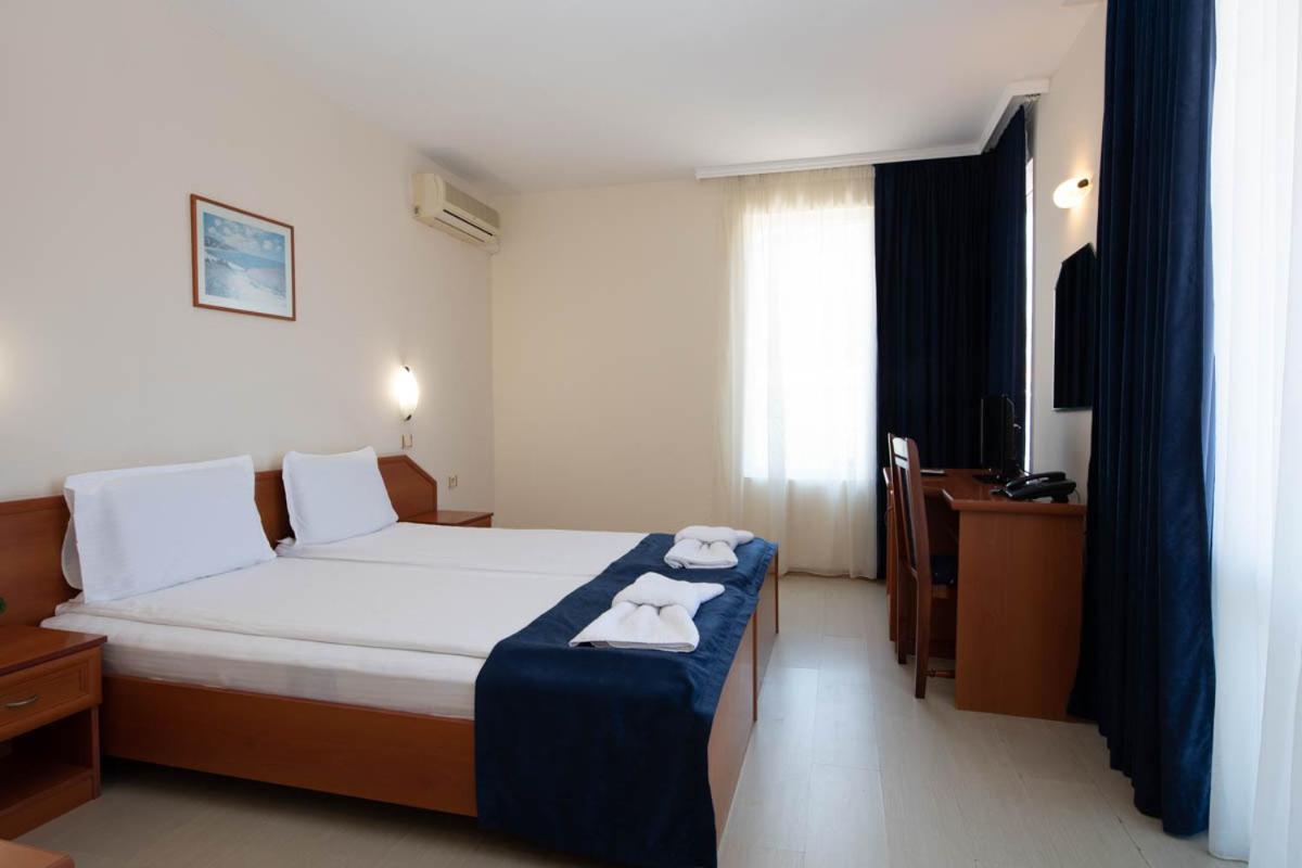 Double Room with Partial Sea View