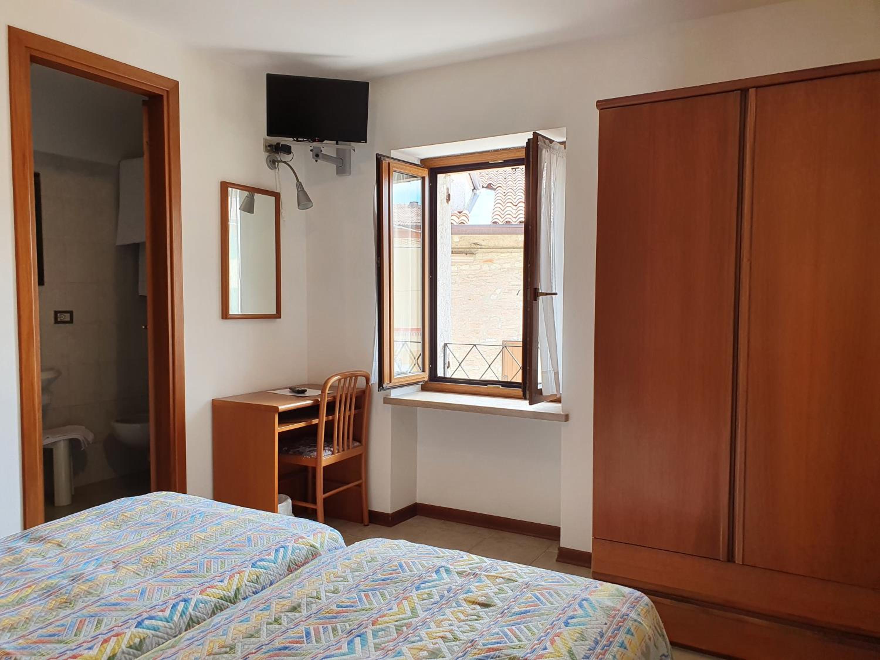 Standard Twin Room photo 2