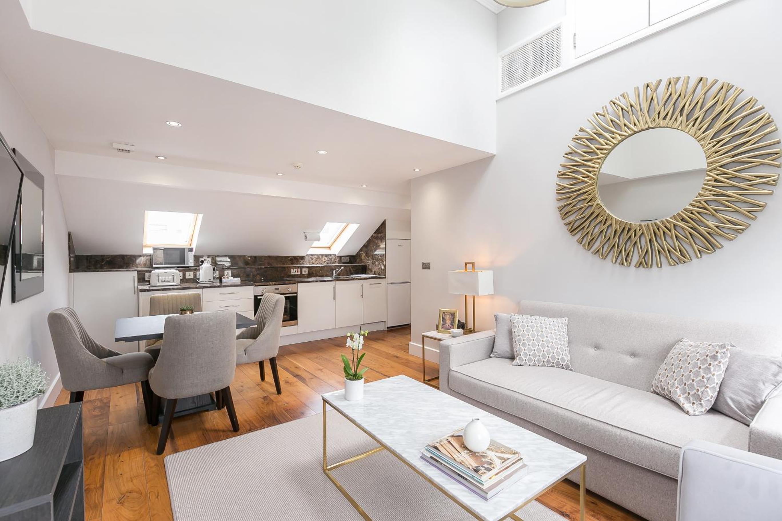 Superior One-Bedroom Apartment photo 2