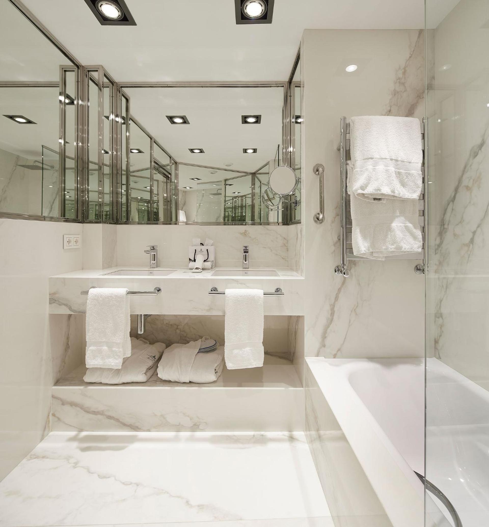 Grand City Room photo 2