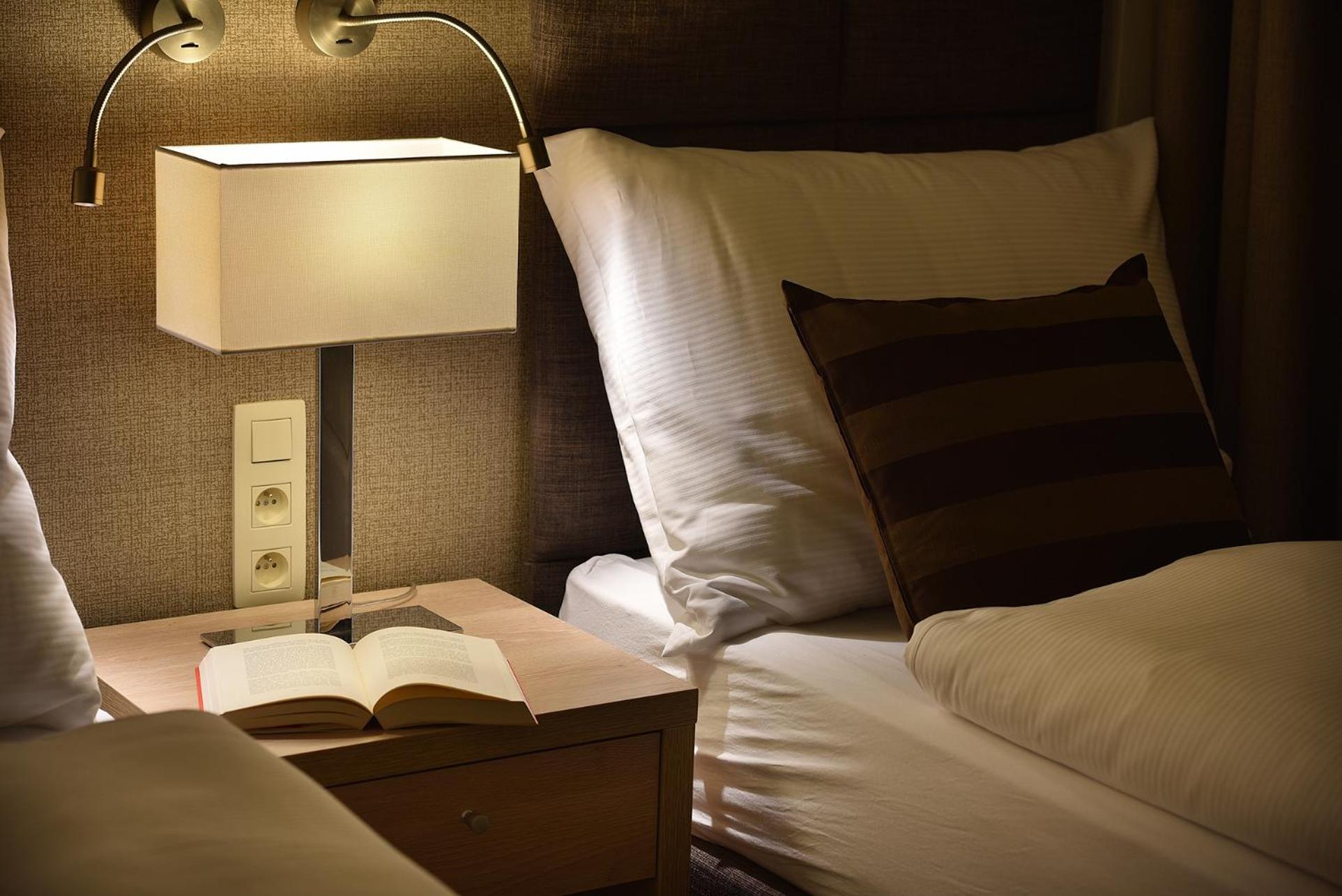 Bed & Sleeping Area