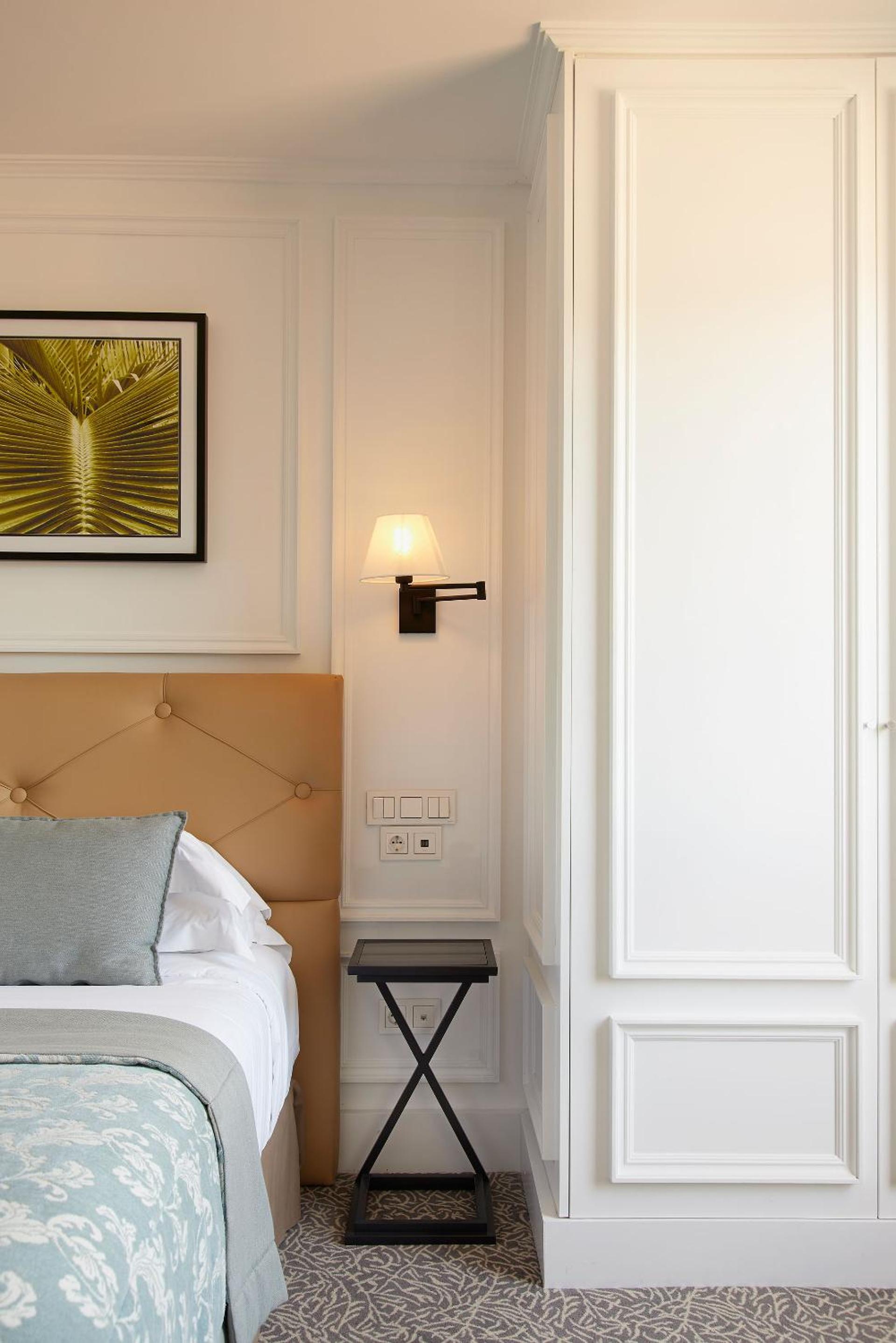 Classic Double or Twin Room with Sea View - Photo 15