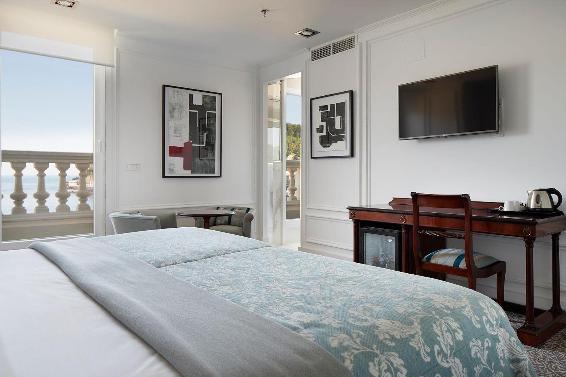 Classic Double or Twin Room with Sea View - Photo 2