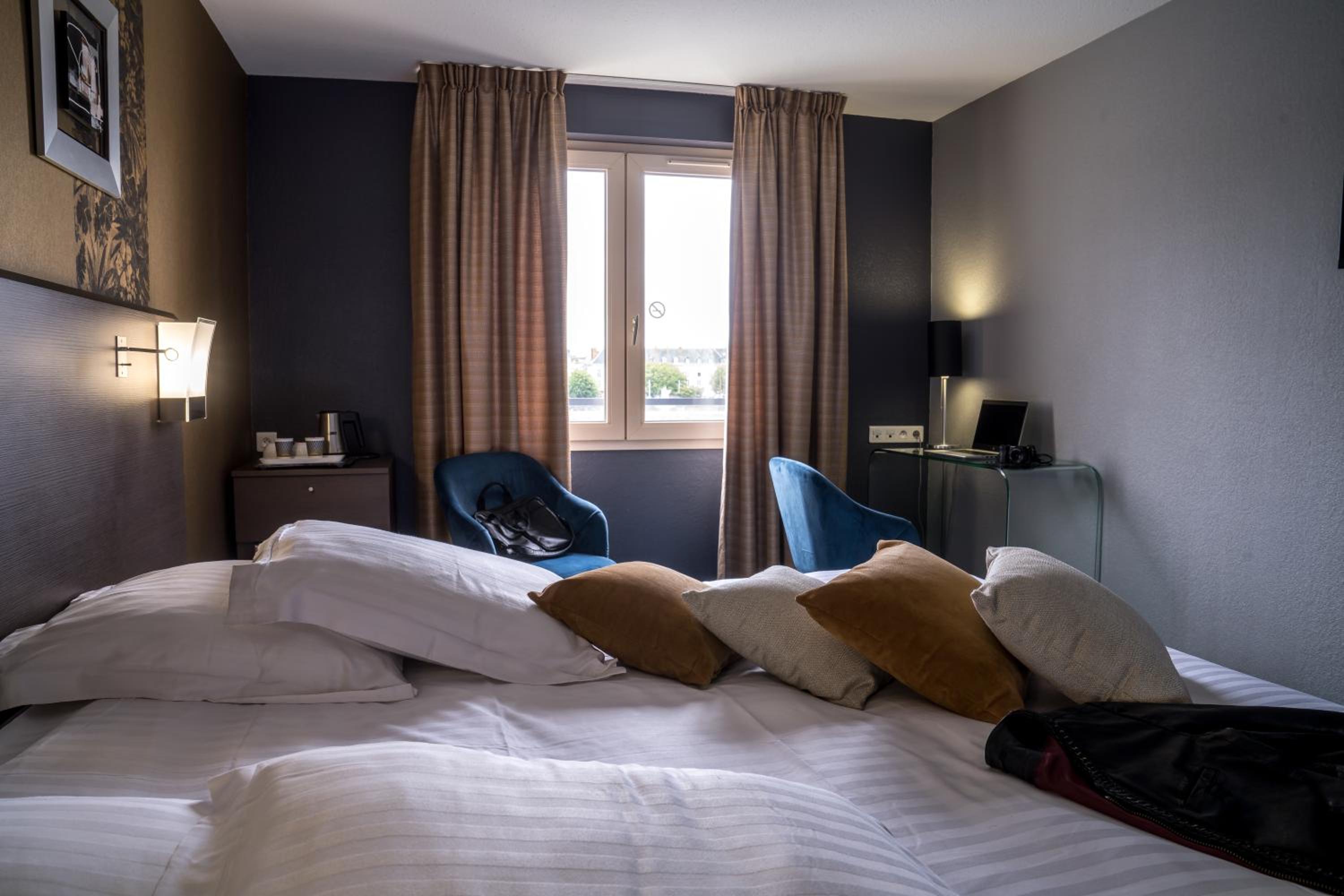 Classic Queen Room with River View - Photo 10