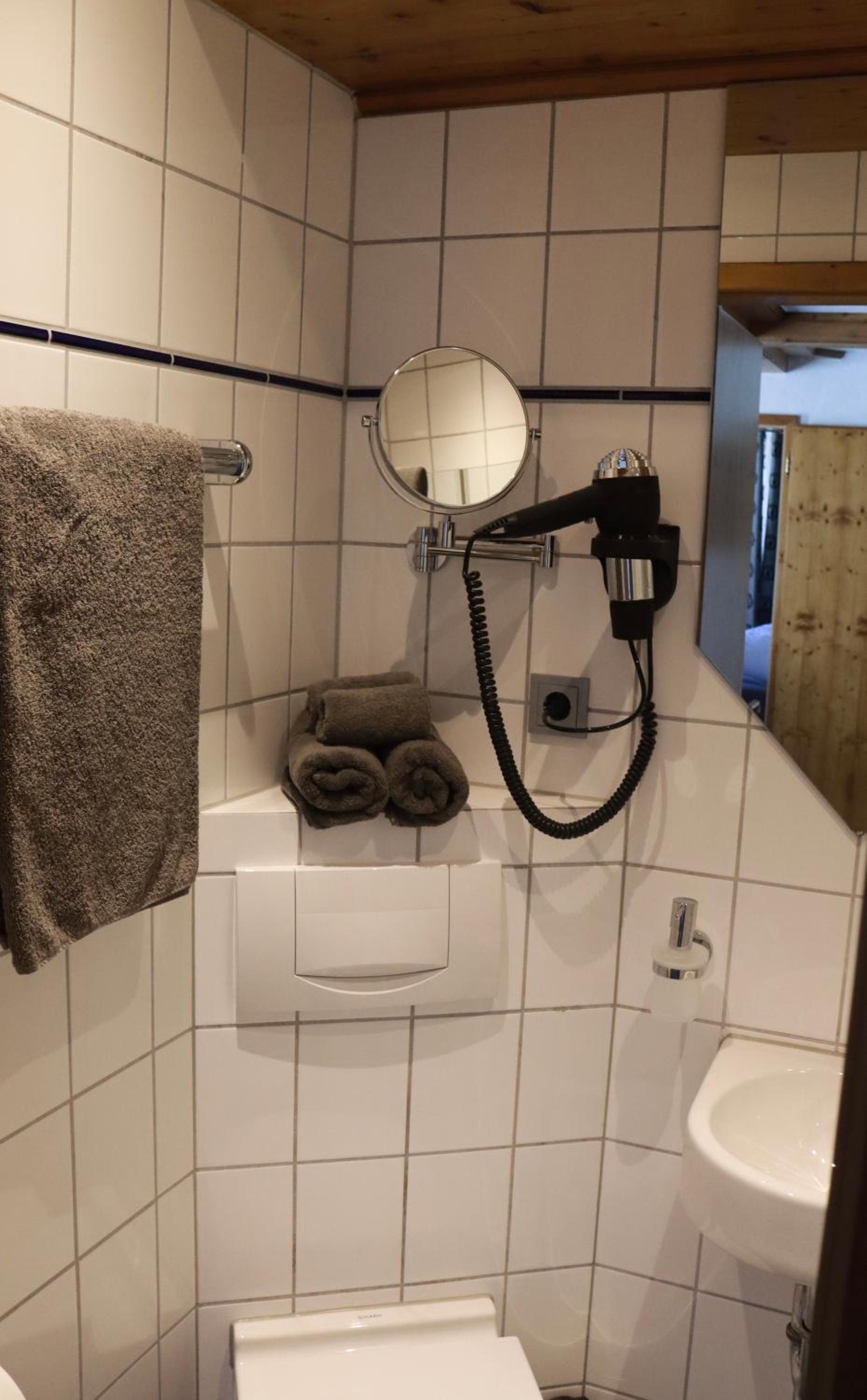 Standard Double Room - Photo 4