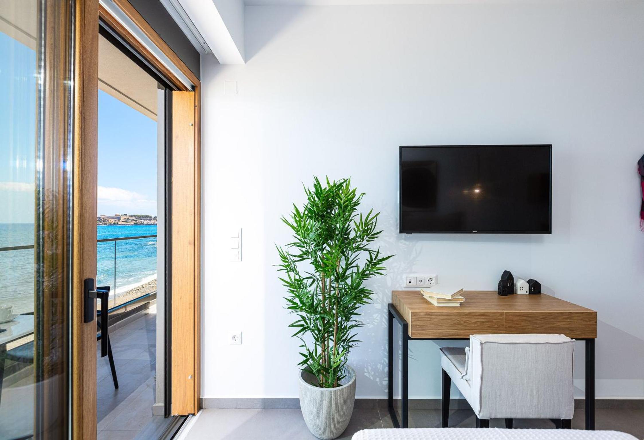 Superior Studio with Sea View thumbnail 6
