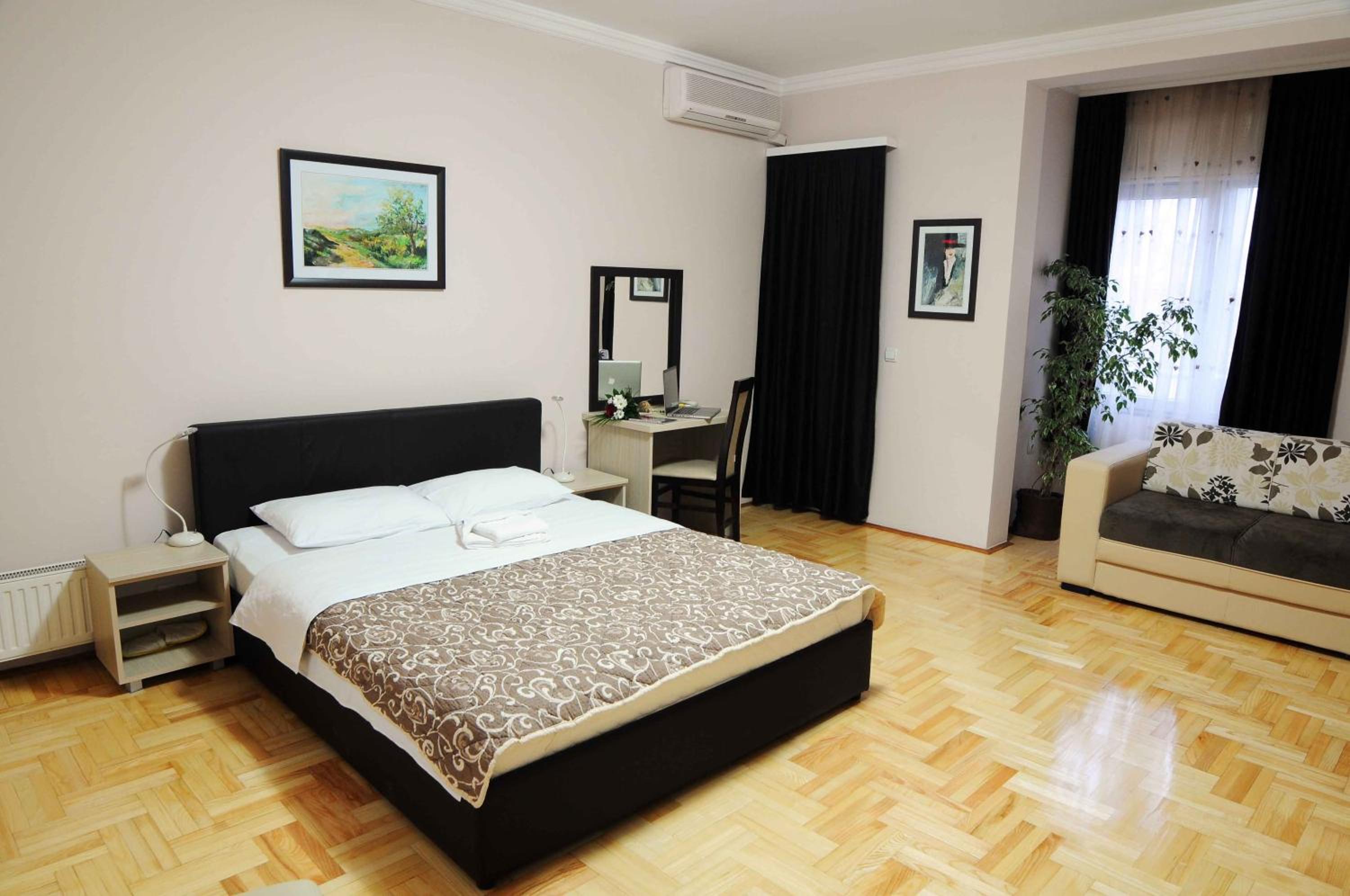 Deluxe Family Suite photo 1